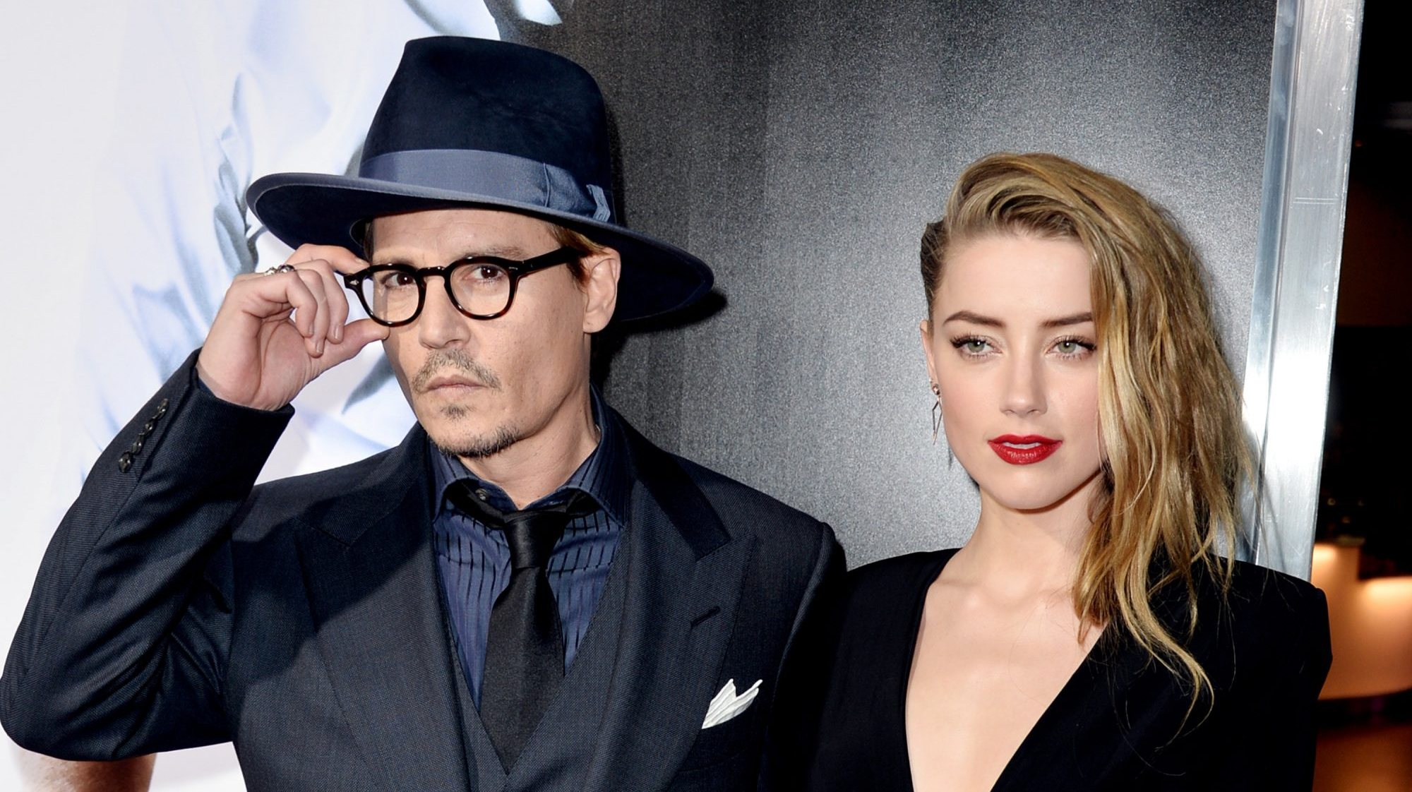 Amber Heard e Johnny Depp enfrentam-se em tribunal num longo e público processo de difamação