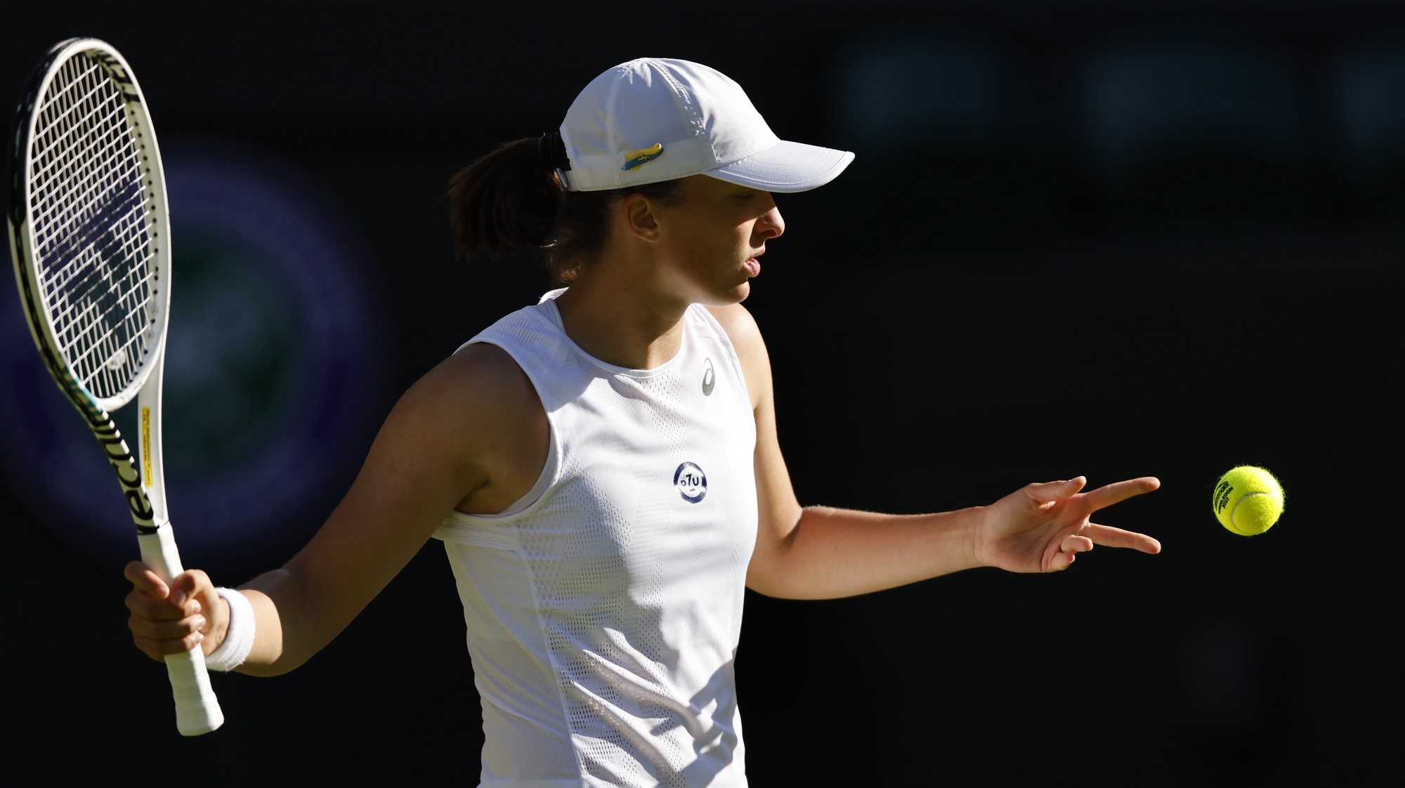 epa10044109 Iga Swiatek of Poland reacts after winning the women&#039;s second round match against Lesley Pattinama Kerkhove of the Netherlands at the Wimbledon Championships, in Wimbledon, Britain, 30 June 2022.  EPA/TOLGA AKMEN   EDITORIAL USE ONLY