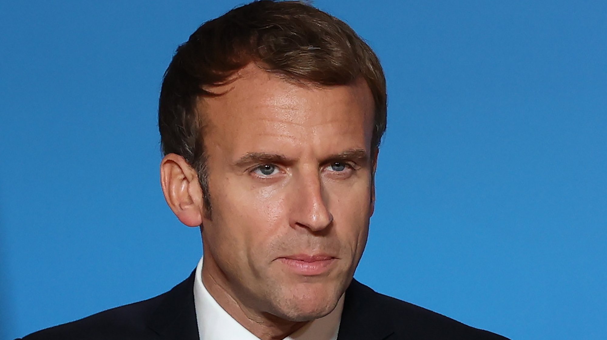 Emmanuel Macron fala durante uma conferência de imprensa