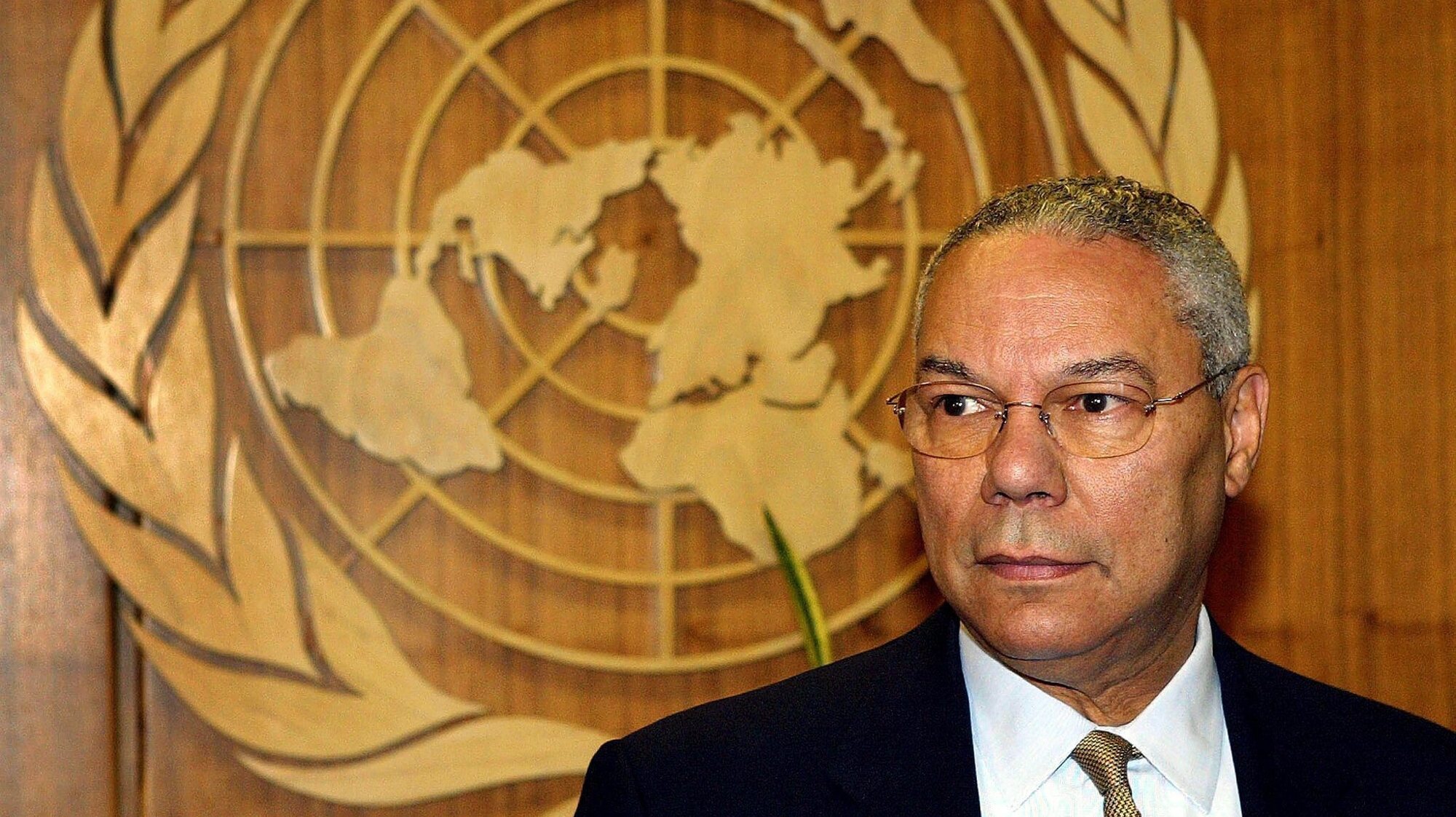 epa09530044 (FILE) - US Secretary of State Colin Powell waits for United Nations Secretary General Kofi Annan outside Annan&#039;s office, at the UN Headquarters in New York City, USA, 21 August 2003 (reissued 18 October 2021). Colin Powell has died at the age of 84, his family said on Facebook on 18 October 2021.  EPA/MATT CAMPBELL