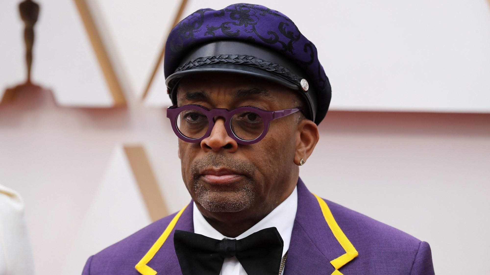 epa08206982 Spike Lee arrives for the 92nd annual Academy Awards ceremony at the Dolby Theatre in Hollywood, California, USA, 09 February 2020. The Oscars are presented for outstanding individual or collective efforts in filmmaking in 24 categories.  EPA/DAVID SWANSON