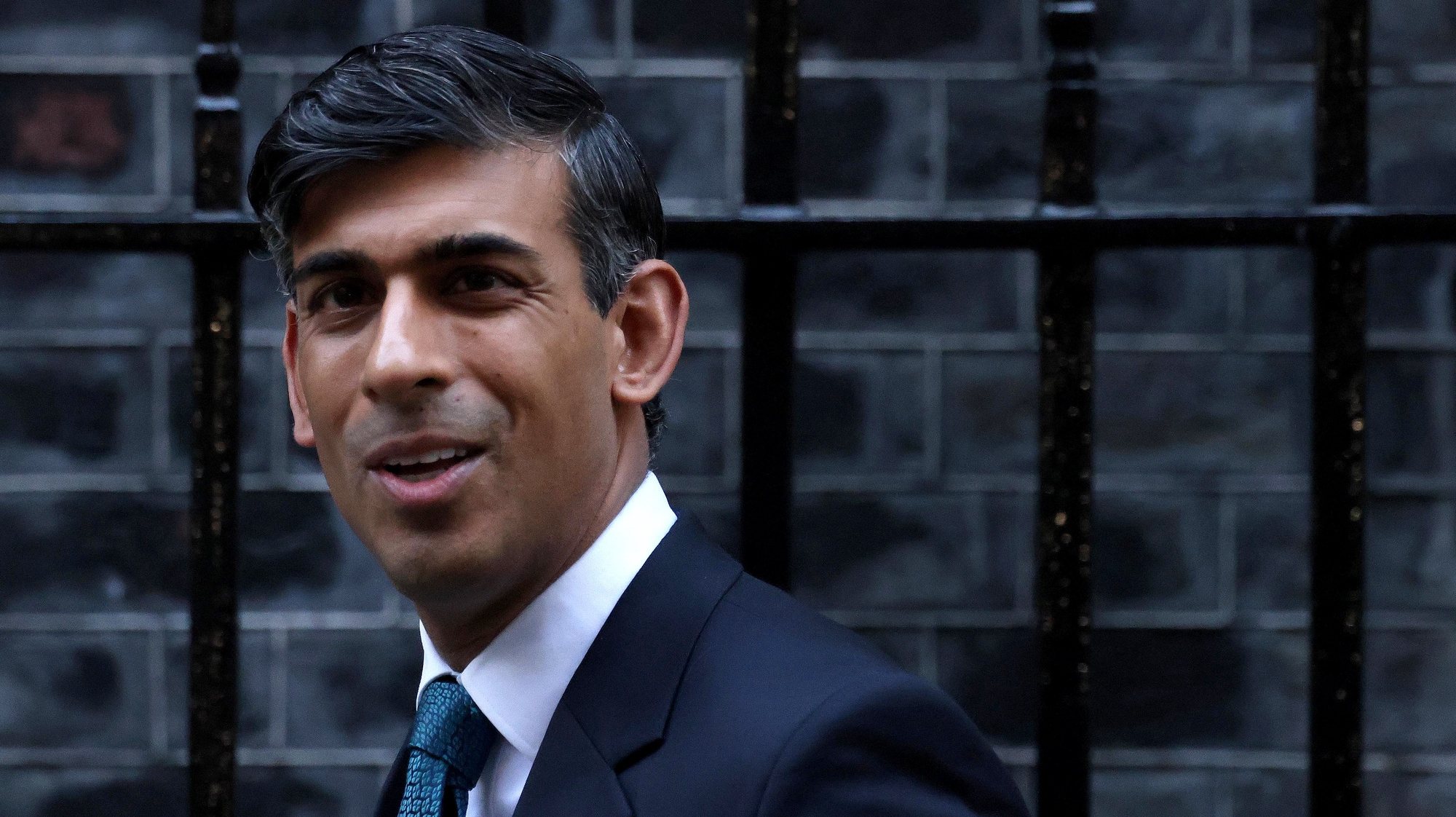 epa10976024 Britain’s Prime Minister Rishi Sunak leaves his official residence at 10 Downing Street as he attends Prime Minister’s Questions at Parliament in London, Britain, 15 November 2023.  EPA/NEIL HALL