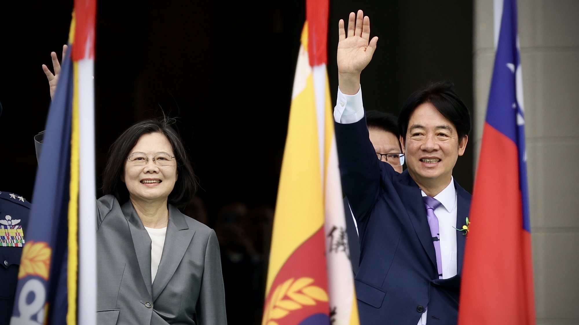 epa11354530 Outgoing Taiwan president Tsai Ing-wen (L) and Taiwan President William Lai, waves to the crowd during the Taiwan Presidential Inauguration, in Taipei, Taiwan, 20 May 2024. William Lai (Lai Ching-te) becomes Taiwan&#039;s 16th president on 20 May, taking over incumbent Tsai Ing-wen.  EPA/RITCHIE B. TONGO