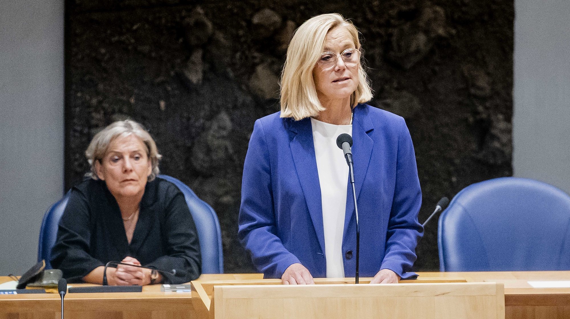 epa09472169 Dutch Foreign Affairs minister Sigrid Kaag, announces her resignation, after MPs voted in favor of a motion of censure against her, in The Hague, Netherlands, 16 September 2021. The House of Representatives submitted a motion of censure against Kaag because of the chaotic evacuation from Afghanistan.  EPA/Sem van der Wal