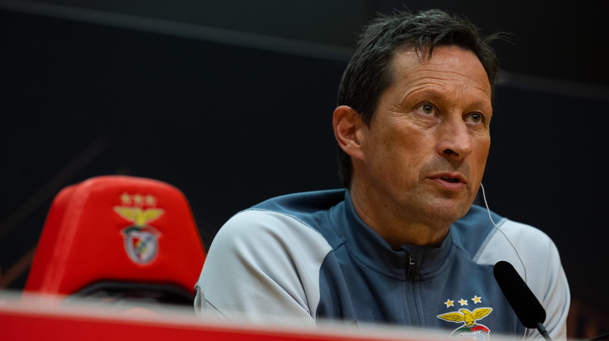 epa11152366 SL Benfica head coach Roger Schmidt attends a press conference at Benfica Campus in Seixal, Portugal, 14 February 2024. Benfica faces Toulouse in the UEFA Europa League knockout round playoff first leg on 15 February.  EPA/JOSE SENA GOULAO