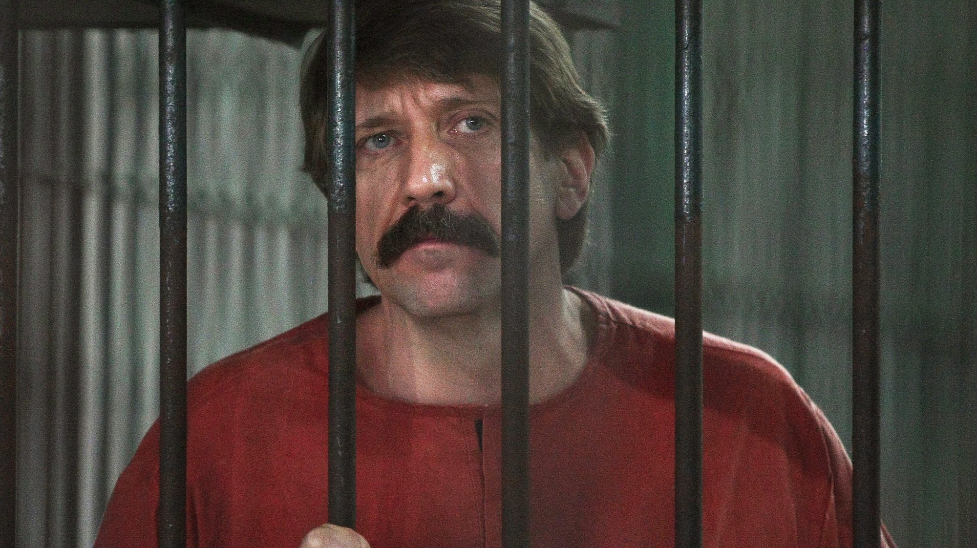 epa02990321 (FILES) File picture dated  04 October 2010 of then alleged Russian arms dealer Viktor Bout inside a cell at the criminal court in Bangkok, Thailand. The former Soviet military officer has been found guilty in a New York court of attempting to sell heavy weapons to a Colombian terror group. Prosecutors said Viktor Bout stood to make millions from supplying weapons to the Revolutionary Armed Forces of Colombia (Farc).  EPA/NARONG SANGNAK