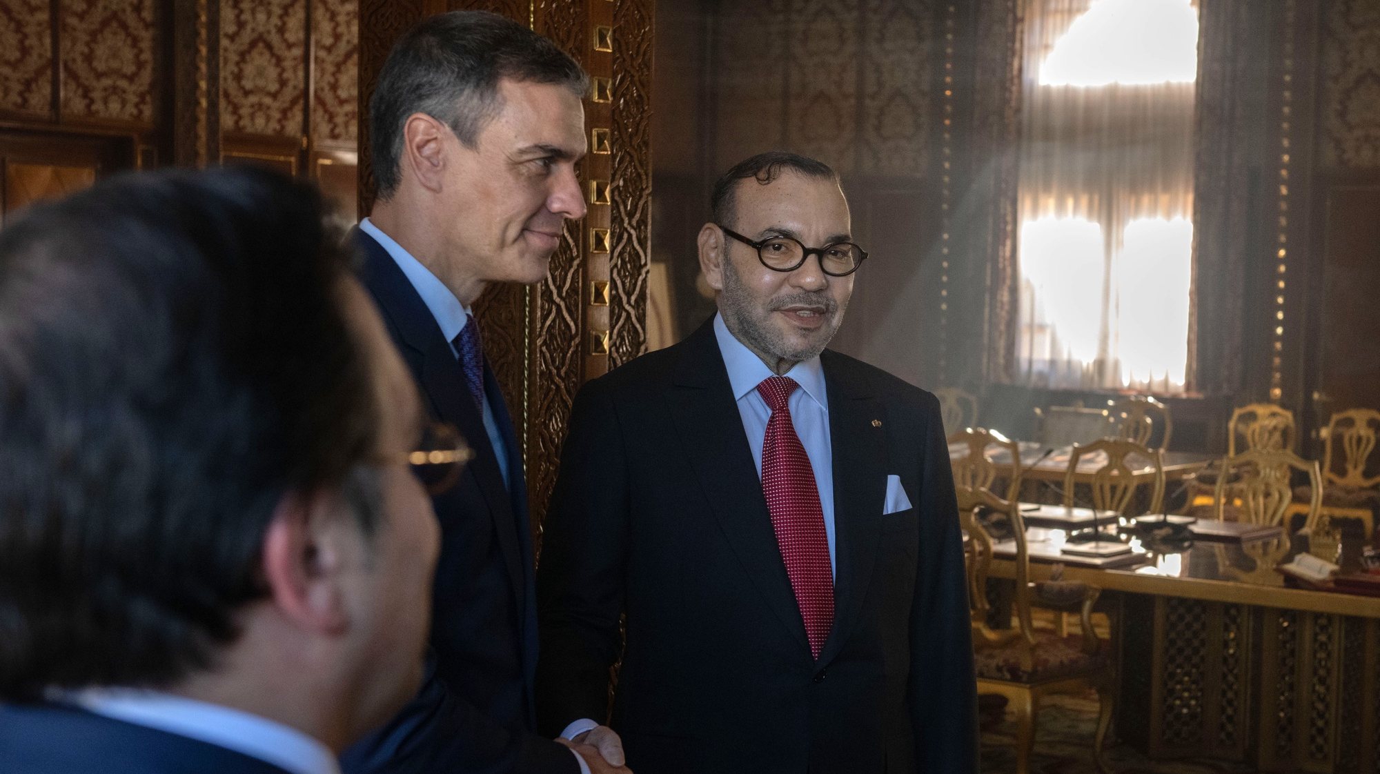 epa11170533 Moroccan King Mohammed VI (R) receives Spanish Prime Minister Pedro Sanchez (2-R), at the Royal Palace in Rabat, Morocco, 21 February 2024. Sanchez is on an official visit to Morocco.  EPA/JALAL MORCHIDI / POOL