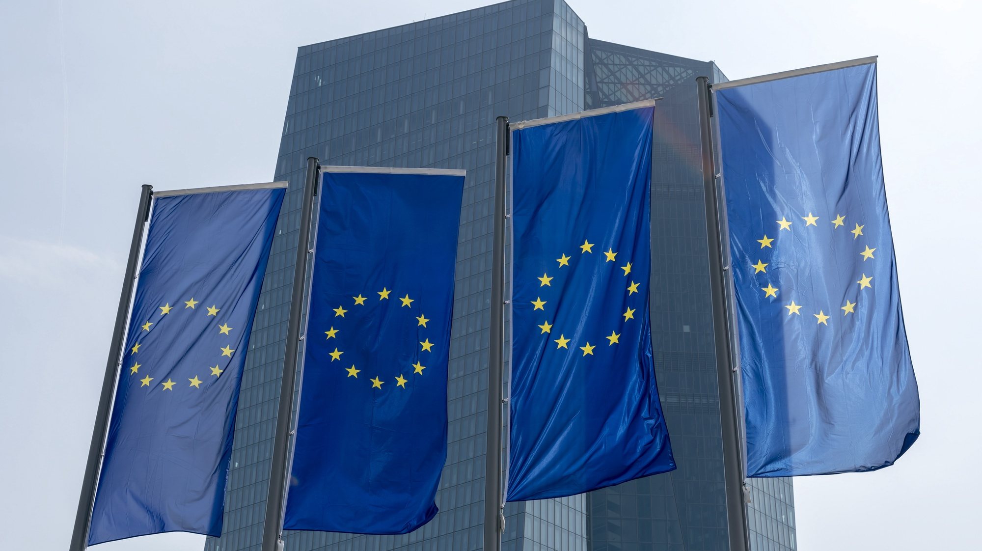 epa08432152 (FILE) - Flags fly in front of the European Central Bank (ECB) before a press conference of the Governing Council of the European Central Bank in Frankfurt Main, Germany, 10 April 2019 (reissued 19 May 2020) The European Central Bank (ECB) is to publish the euro area balance of payments for March 2020 on 20 May 2020.  EPA/RONALD WITTEK *** Local Caption *** 55115424