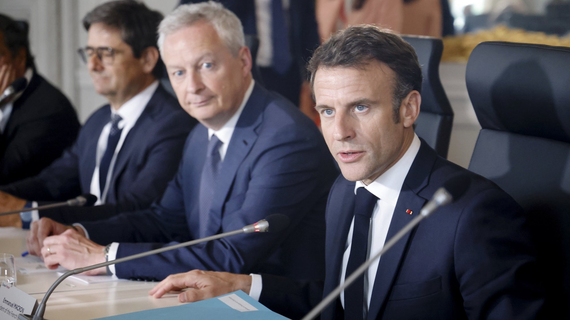 epa10629879 French President Emmanuel Macron (R) and French Economy and Finances Minister Bruno Le Maire (2-R) meet managing directors of sovereign funds during the sixth edition of the &#039;Choose France&#039; Summit at the Chateau de Versailles, outside Paris, France, 15 May 2023. Since 2018, the Choose France Summit seeks to promote France&#039;s economic attractiveness and encourage international investment across the country and brings together hundreds of leaders from the largest multinational corporations.  EPA/LUDOVIC MARIN / POOL  MAXPPP OUT