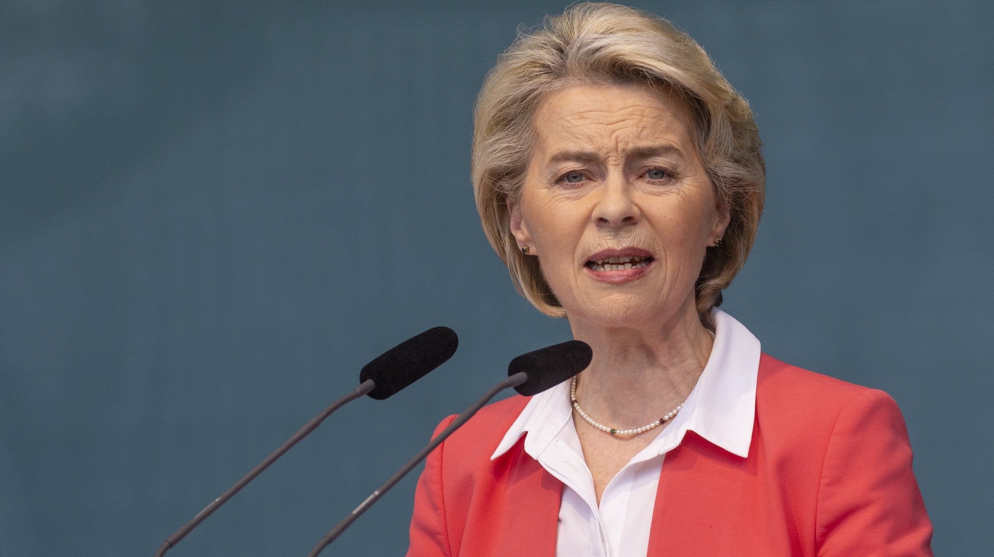 epa11366441 European Commission President, Ursula von der Leyen during the Christian Democratic Union (CDU) party&#039;s campaign for the European Parliament elections at the Seeterrassen in Wunstorf, Germany, 24 May 2024. The European Parliament elections are scheduled across EU member states from 06 to 09 June 2024.  EPA/CHRISTOPHER NEUNDORF