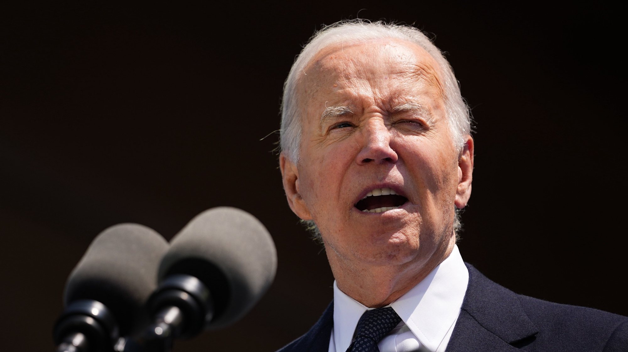 epa11393177 US President Joe Biden delivers a speech during a commemorative ceremony to mark D-Day 80th anniversary, at the US cemetery in Colleville-sur-Mer, Normandy, France, 06 June 2024. Normandy is hosting various events to officially commemorate the 80th anniversary of the D-Day landings that took place on June 6, 1944.  EPA/Daniel Cole / POOL MAXPPP OUT