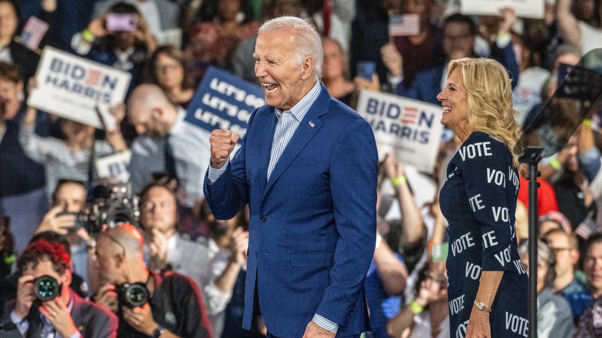 epaselect epa11443780 US President Joe Biden and First Lady Dr. Jill Biden react to the crowd during a campaign event at the Jim Graham Building at the North Carolina State Fairgrounds in Raleigh, North Carolina, USA, 28 June 2024.  EPA/STAN GILLILAND