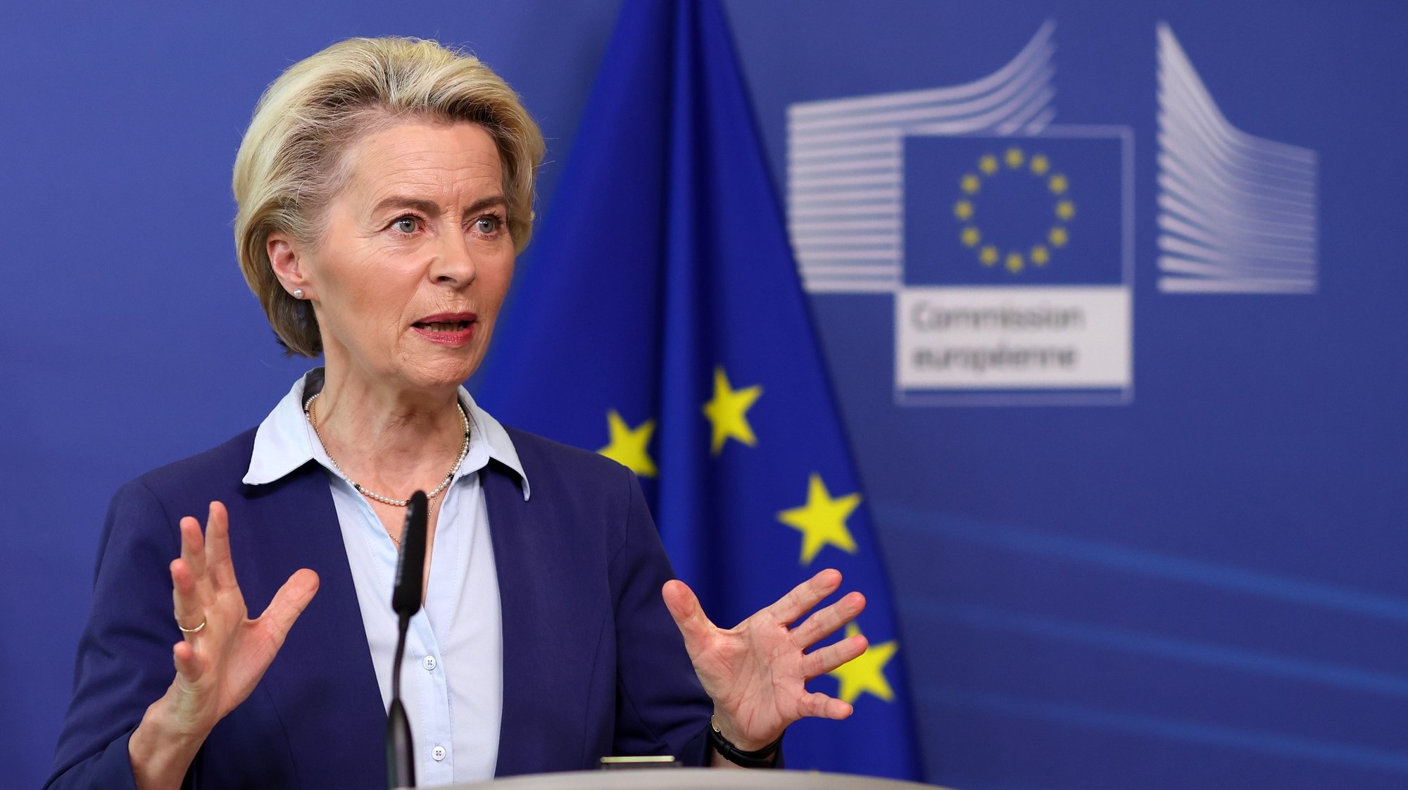 epa10701410 European Commission President Ursula von der Leyen gives a press briefing following the European Commission weekly college meeting in Brussels, Belgium, 20 June 2023. The European Commission present its European Economic Security Strategy and the long-term EU budget.  EPA/OLIVIER HOSLET