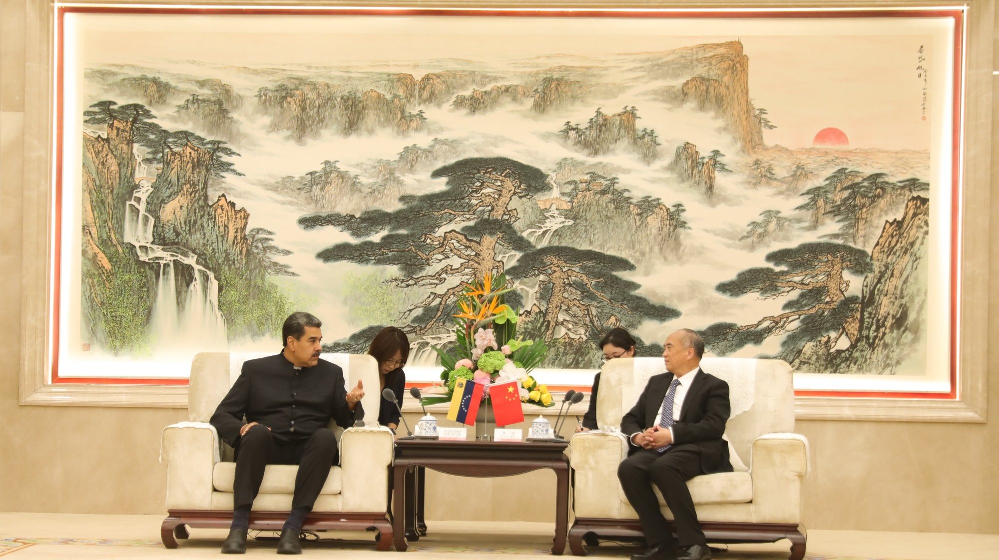 epa10855039 A handout photo made available by Prensa Miraflores showing the Venezuelan President Nicolas Maduro (L) meeting with the Secretary of the Provincial Committee of the Communist Party of China (CCP), Lin Wu in Shandong, China, 11 September 2023. Maduro affirmed that his official visit to China &#039;ensures&#039; the &#039;diversified development&#039; of the Caribbean country&#039;s economy.  EPA/Prensa Miraflores HANDOUT ONLY AVAILABLE TO ILLUSTRATE THE ACCOMPANYING STORY/CREDIT MANDATORY HANDOUT EDITORIAL USE ONLY/NO SALES