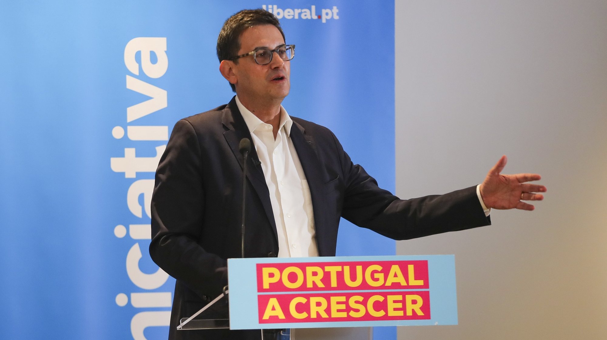 Rui Rocha, presidente da Iniciativa Liberal discursa na VIII Convenção Nacional, do partido, 16 de dezembro de 2023., em Monte Real, Leiria. PAULO CUNHA/LUSA