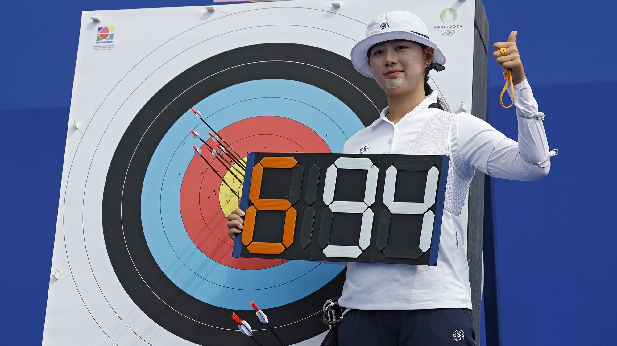 epa11495422 Lim Sihyeon of South Korea poses after establishing a new World Record in the Women Individual Ranking Round of the Archery competitions in the Paris 2024 Olympic Games, at the Invalides in Paris, France, 25 July 2024.  EPA/CAROLINE BREHMAN