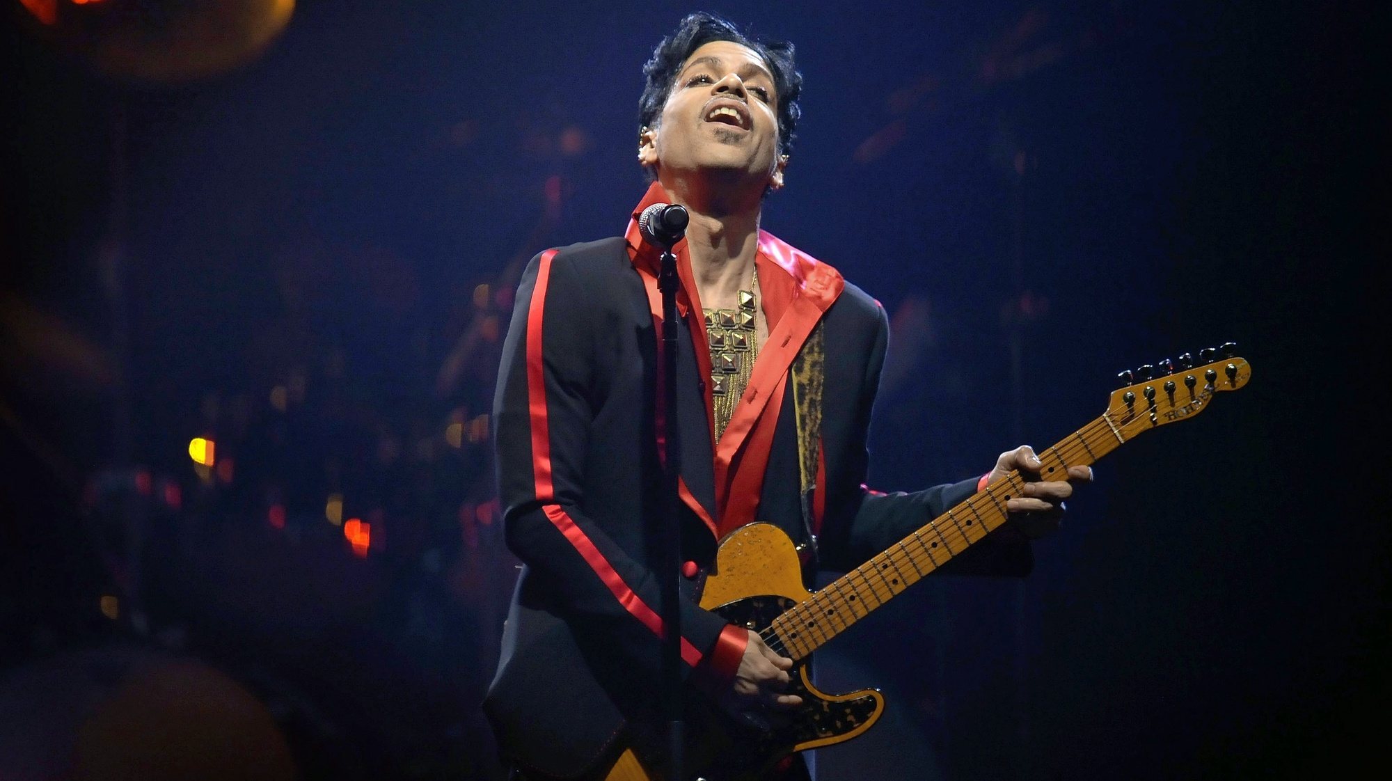 epa05342863 (FILE) A file picture dated 08 November 2010 of US musician Prince, during his concert at the Sportpaleis in Antwerp, Belgium. Officials on 02 June 2016 announced that Prince died from an accidental overdose of the synthetic opiate fentanyl. The legendary musician died on 21 April 2016 at his Paisley Park residence in Minnesota, USA, at the age of 57.  EPA/DIRK WAEM BELGIUM OUT *** Local Caption *** 52715296