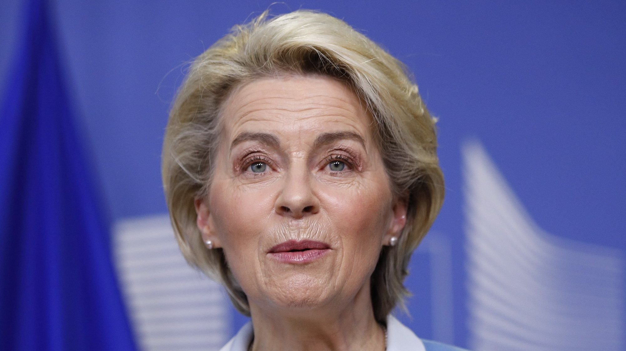 epa09755176 European Commission President Ursula von der Leyen speaks during a meet with Colombian President Duque in Brussels, Belgium, 14 February 2022. Duque is in Brussels for visits to EU institutions and NATO.  EPA/JOHANNA GERON / POOL