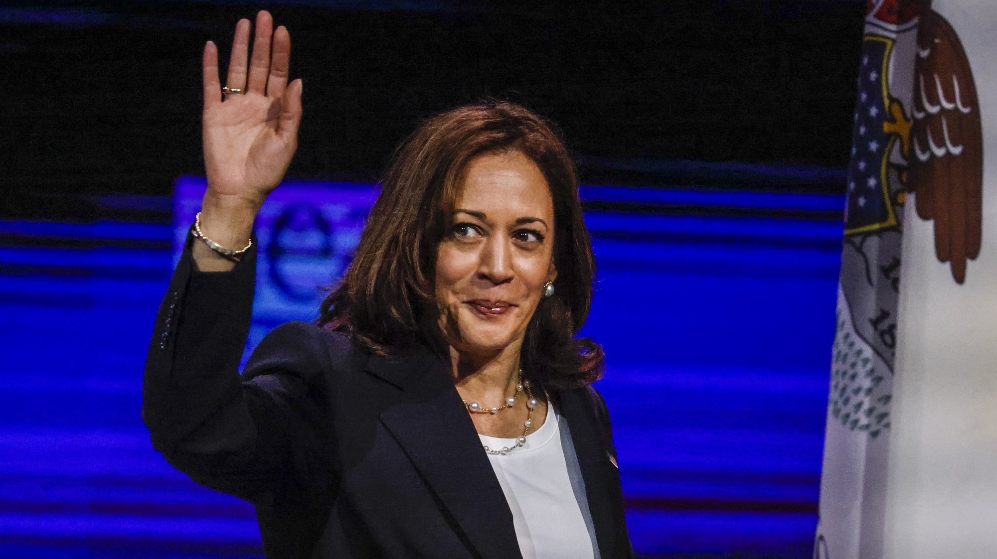 epa10054105 US Vice President Kamala Harris waves as she departs after speaking to the National Education Association 2022 Annual Meeting and Representatives Assembly in Chicago, Illinois, USA, 05 July 2022. Thousands of education professionals are meeting at the McCormick Place Convention Center.  EPA/TANNEN MAURY / POOL