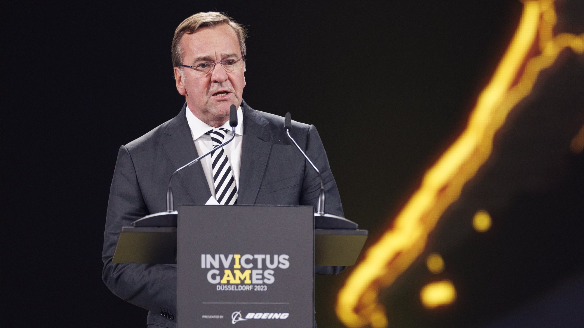 epa10851175 Germany’s Minister of Defense Boris Pistorius, delivers a speech during the Opening ceremony of the 6th Invictus Games in Duesseldorf, Germany, 09 September 2023. The Invictus Games 2023 will take place from 09 to 16 September in Duesseldorf and are intended for military personnel and veterans who have been psychologically or physically injured in service.  EPA/CHRISTOPHER NEUNDORF