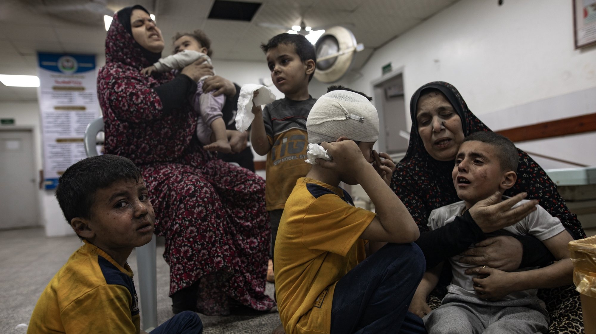 epaselect epa11298945 Children and women wait to receive treatment at Al-Najjar Hospital following an Israeli airstrike that hit their home in southern Gaza in Rafah, southern Gaza Strip, 25 April 2024.  EPA/HAITHAM IMAD