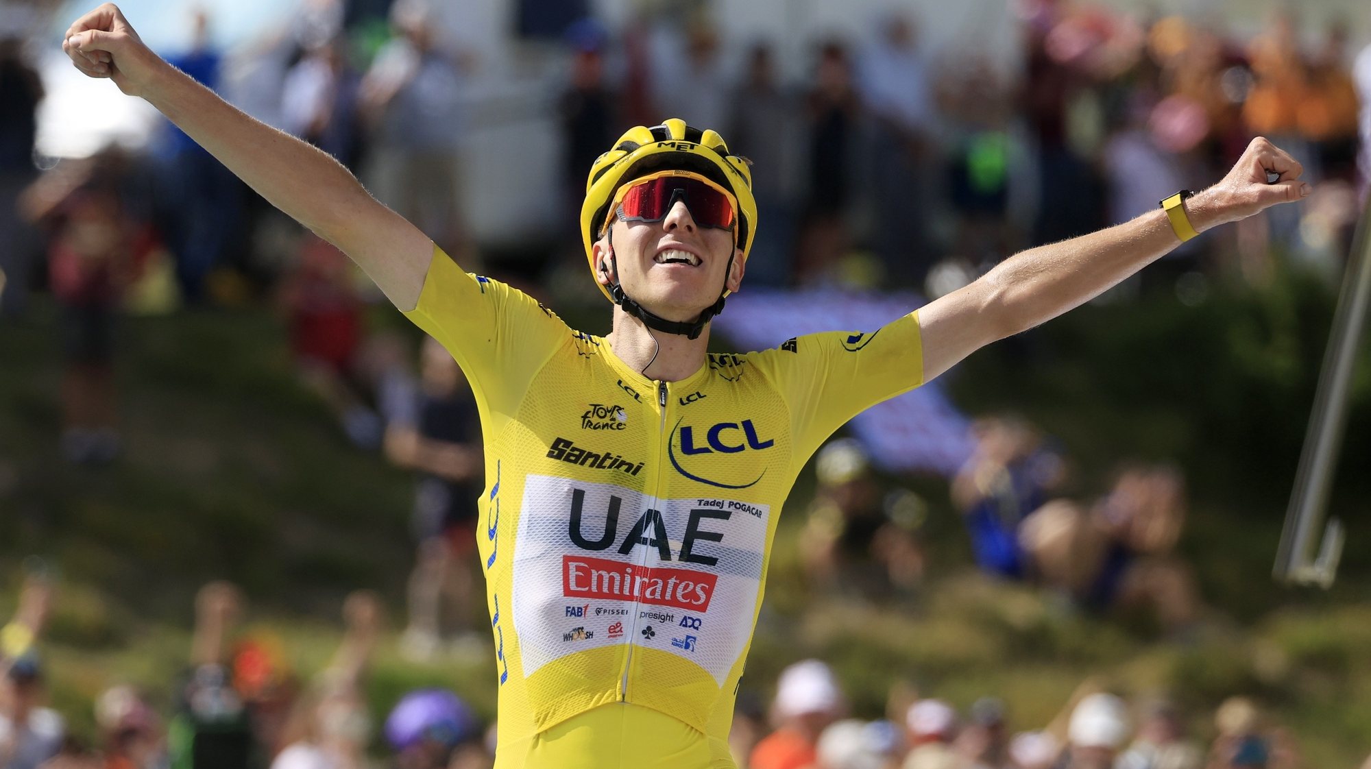epaselect epa11477709 Yellow jersey Slovenian rider Tadej Pogacar of UAE Team Emirates celebrates as he crosses the finish line to win the 15th stage of the 2024 Tour de France cycling race over 197km from Loudenvielle to Plateau de Beille, France, 14 July 2024.  EPA/GUILLAUME HORCAJUELO