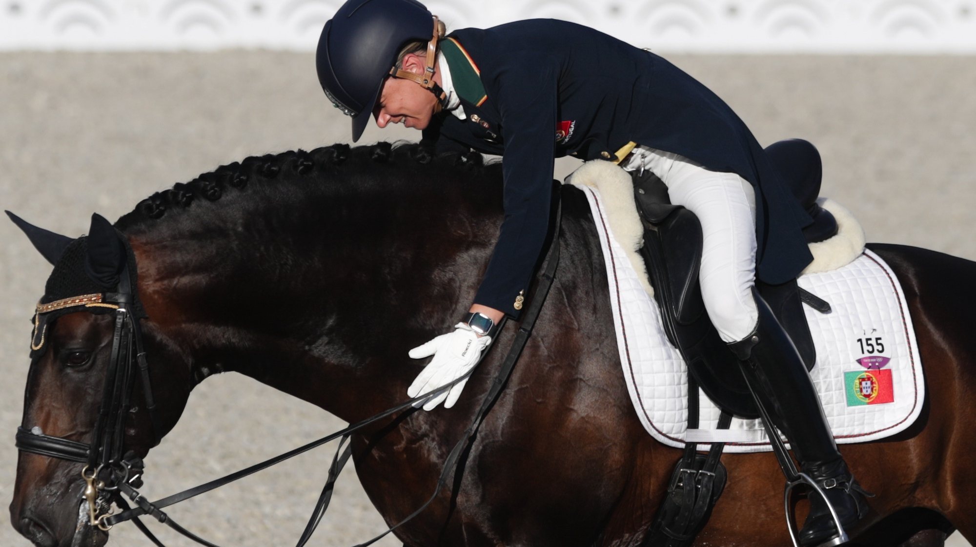 A cavaleira portuguesa, Maria Caetano, montando Fenix de Tineo, em ação na prova de Ensino em Equestre dos Jogos Olimpicos de Tóquio2020, no Parque Equestre de Tóquio, Japão, 27 de julho de 2021. TIAGO PETINGA/LUSA