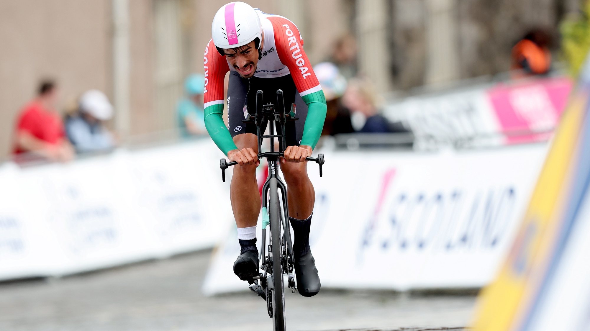 epa10791959 Antonio Morgado of Portugal competes in the Men Under 23 Individual Time Trial at the UCI Cycling World Championships 2023 in Glasgow, Britain, 09 August 2023.  EPA/ROBERT PERRY