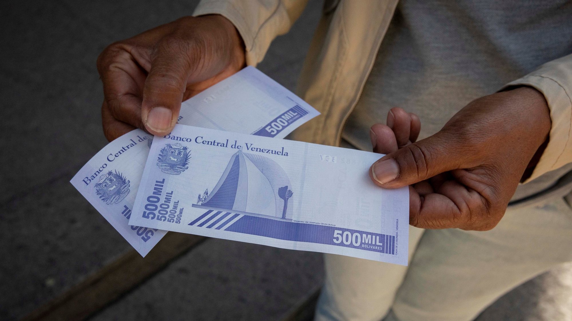 epa09084341 A person shows the new 500,000 bolivar notes, in Caracas, Venezuela, 15 March 2021 (reissued 19 March 2021). Venezuela, which is hit by high hyperinflation and US sanctions, has introduced a new 1,000,000 bolivar note alongside a 200,000 and a 500,000 note. The 1 million bill equals around 0,47 euro, which Venezuelans complain won&#039;t buy them much, recalling that the bolivar already lost eight zeros in the past two currency reconversions.  EPA/Rayner Pena