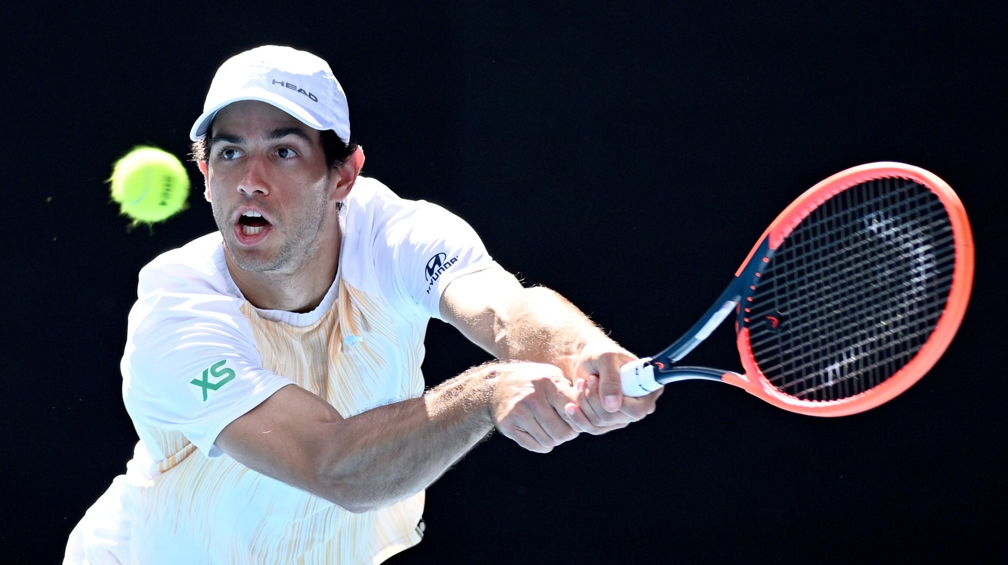 epa11095341 Nuno Borges of Portugal in action during his 4th round match against Daniil Medvedev of Russia on Day 9 of the 2024 Australian Open at Melbourne Park in Melbourne, Australia, 22 January 2024.  EPA/JOEL CARRETT  AUSTRALIA AND NEW ZEALAND OUT