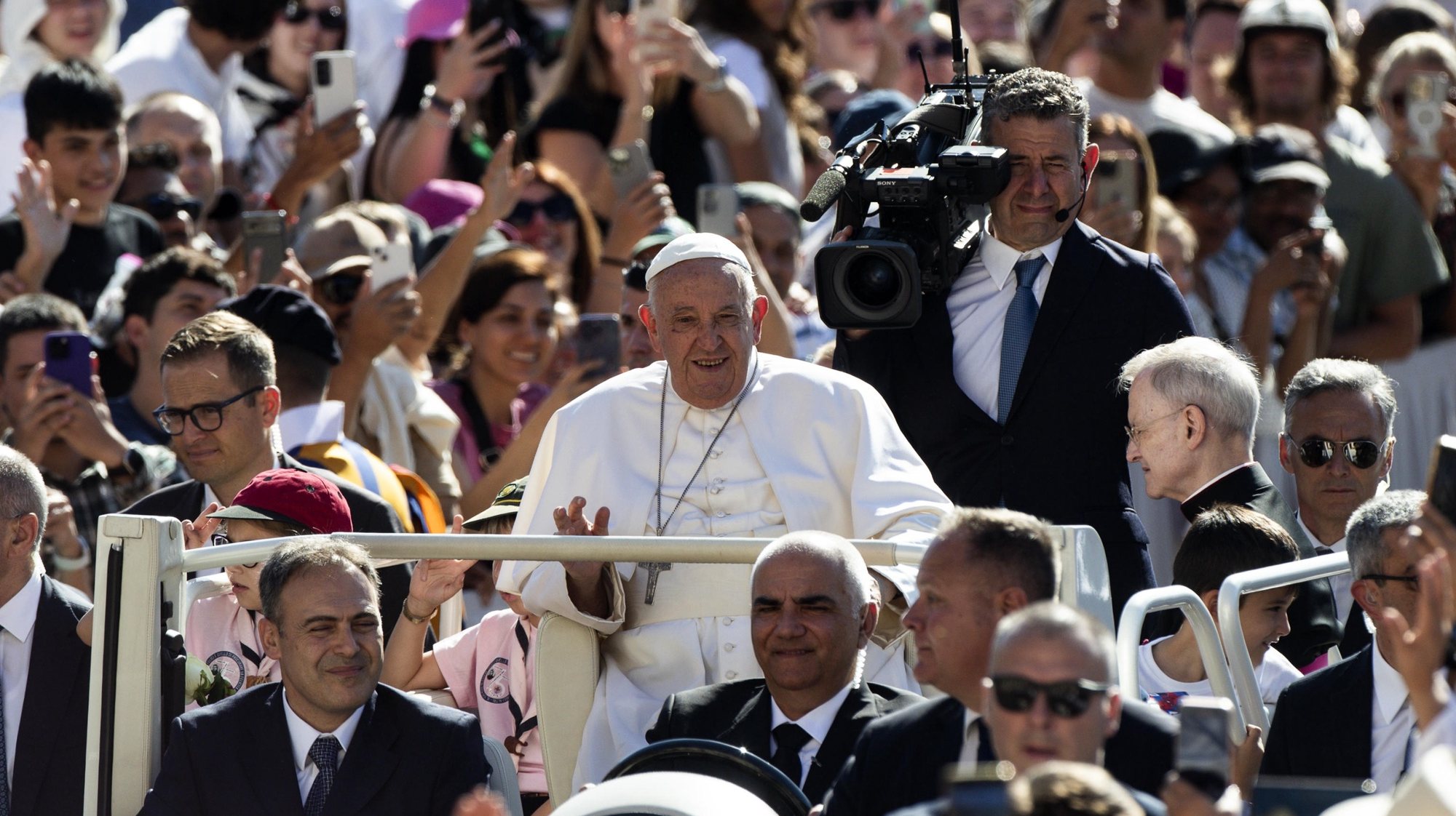 epa11438437 Pope Francis (C) greets faithful during the weekly general audience in Saint Peters Square, Vatican City, 26 June 2024.  EPA/ANGELO CARCONI