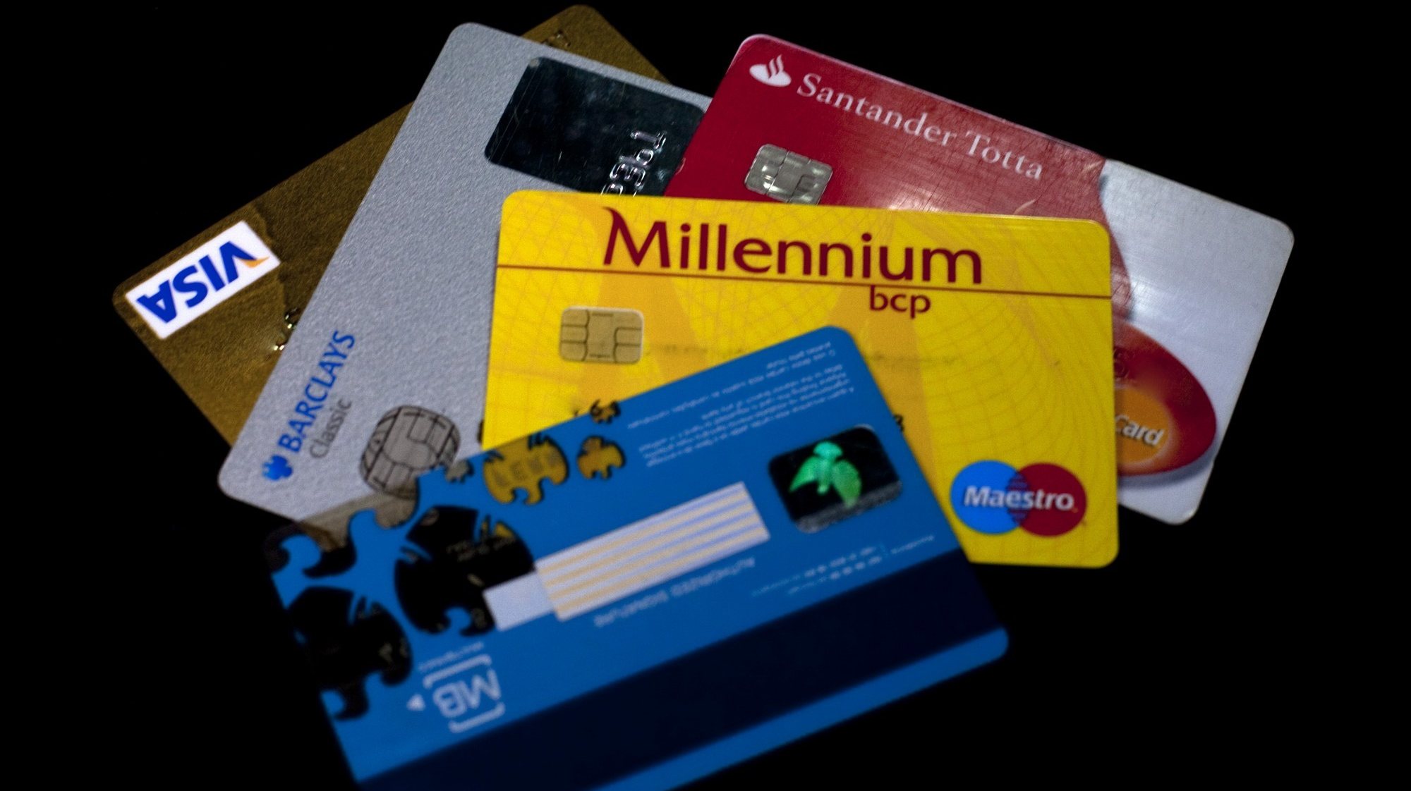 Clientes terão de ter cartão bancário para fazer pagamentos de serviços a partir de janeiro