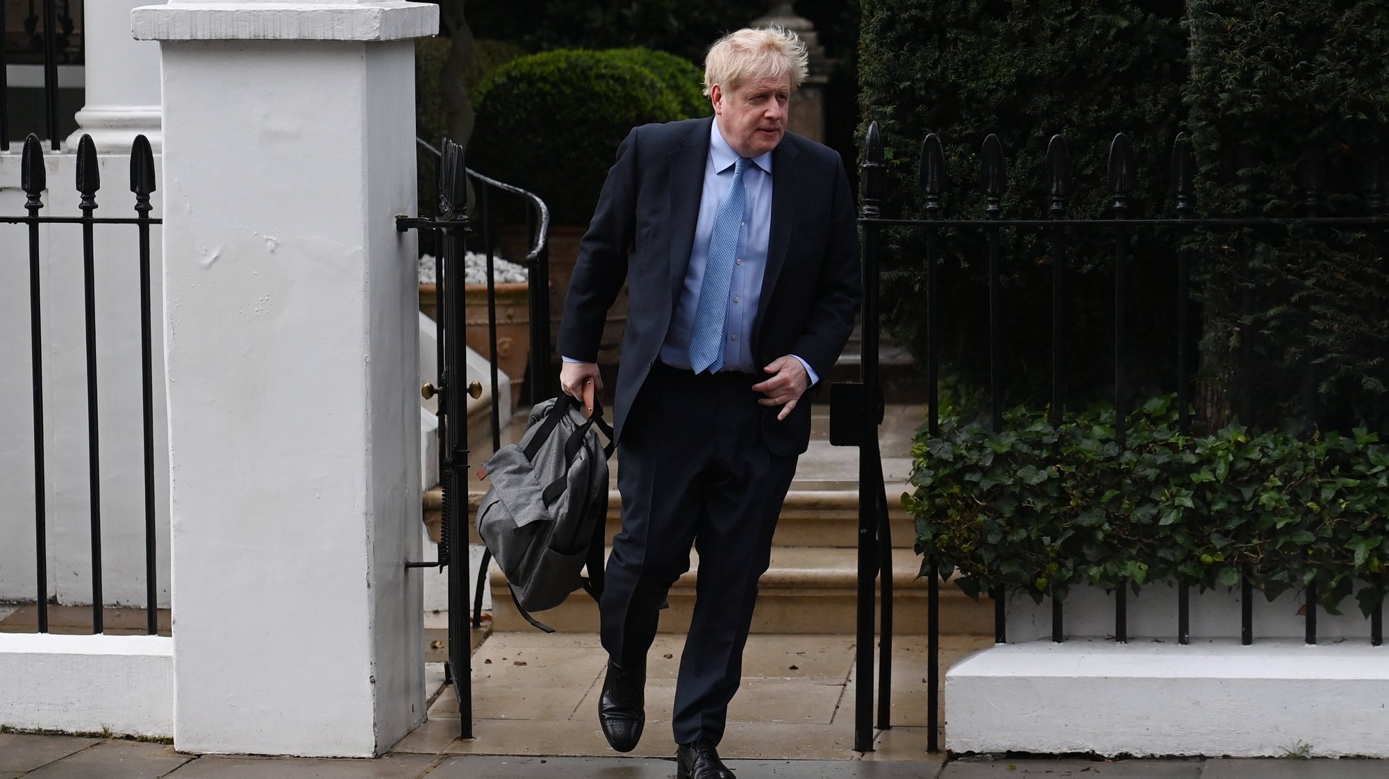 epa10536454 Britain&#039;s former Prime Minster Boris Johnson departs his home in London, Britain, 22 March 2023. Johnson is set to give evidence to MPs who are investigating accusations that he misled parliament over Partygate after breaching covid rules in 2020.  EPA/NEIL HALL