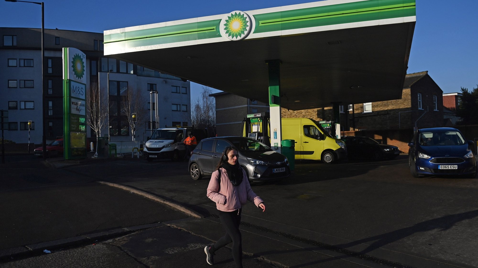 epa10452251 A logo is displayed at a BP fuel station and garage in London, Britain, 07 February 2023. Energy company BP reported record annual profits as it scaled back plans to reduce the amount of oil and gas it produces by 2030. Its profits more than doubled to 27.7 billion US dollars in 2022, as energy prices soared after Russia invaded Ukraine.  EPA/NEIL HALL