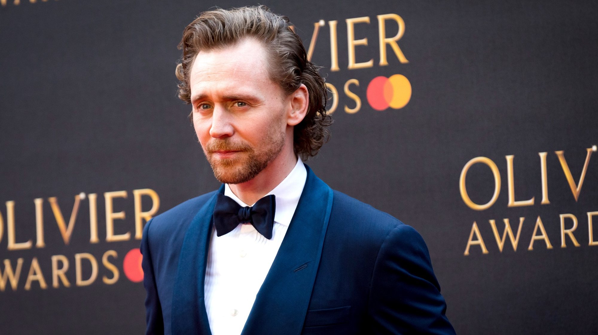 epa07490901 British actor Tom Hiddleston arrives at the Olivier Awards at the Royal Albert Hall in London, Britain, 07 April 2019. The Olivier Awards are awarded for outstanding achievements in British theatre.  EPA/VICKIE FLORES