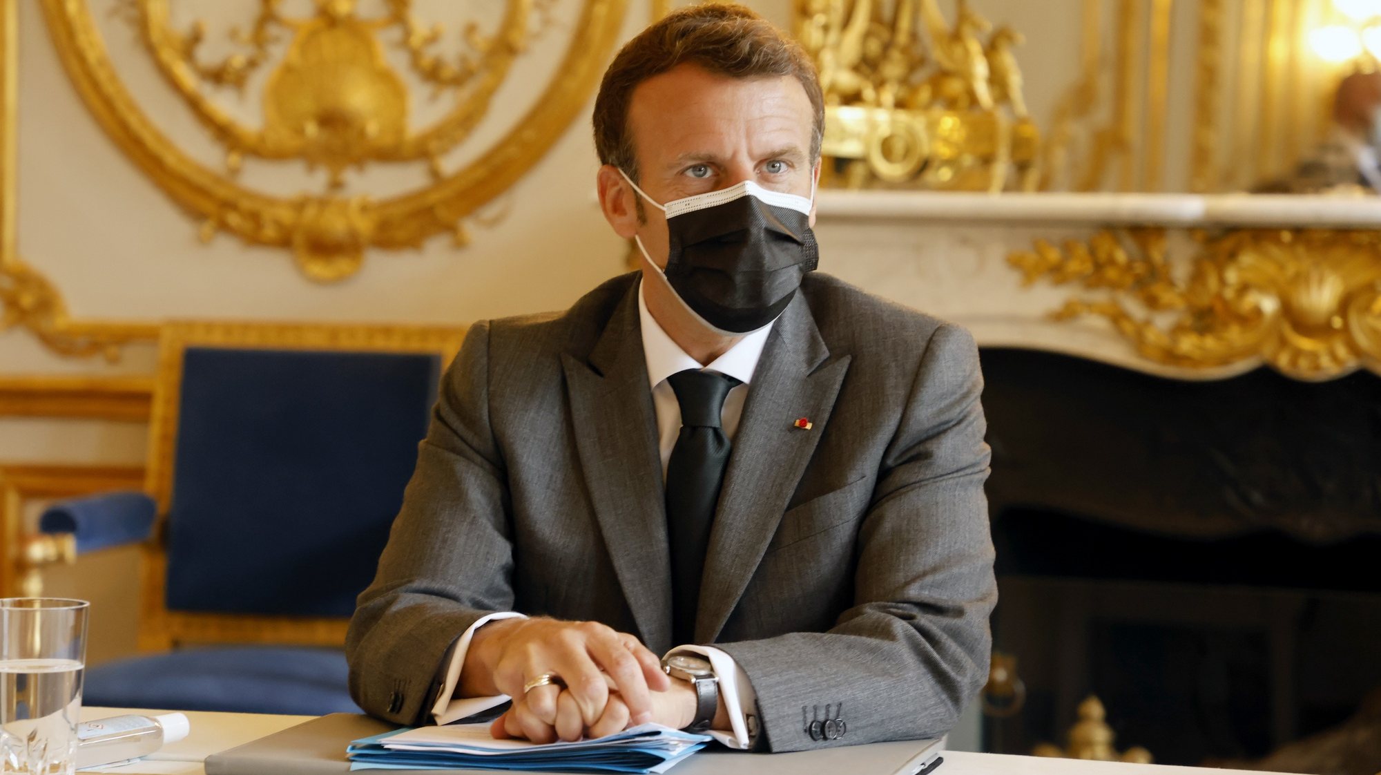epa09290079 French President Emmanuel Macron attends a meeting with nightclubs owners, at the Elysee Palace, in Paris, France, 21 June 2021.  EPA/LUDOVIC MARIN / POOL  MAXPPP OUT