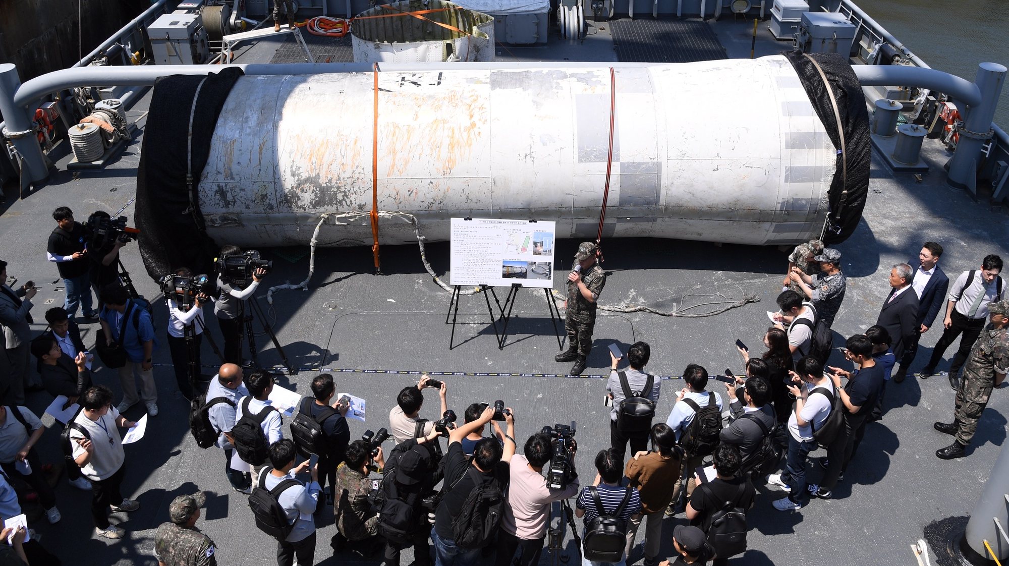 epaselect epa10694215 The South Korean military reveals a sunken part of North Korea&#039;s ill-fated &#039;Chollima-1&#039; rocket at the Navy&#039;s 2nd Fleet Command in Pyeongtaek on South Korea&#039;s west coast, 16 June 2023, after salvaging it from the Yellow Sea on 15 June. The rocket was carrying a North Korean military reconnaissance satellite that crashed into sea following a launch failure on 31 May 2023, according to South Korea&#039;s Joint Chiefs of Staff (JCS).  EPA/YONHAP / POOL SOUTH KOREA OUT
