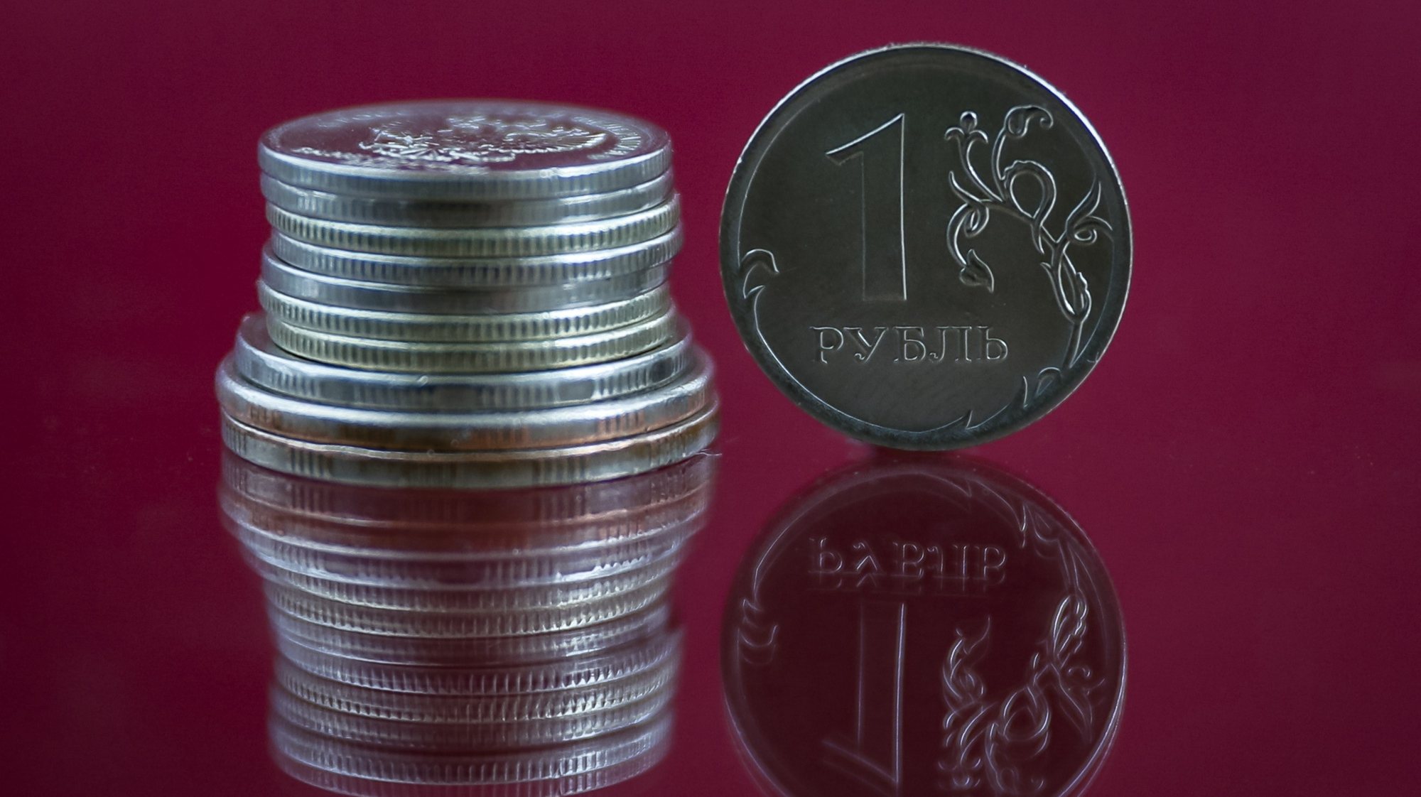 epa09900395 A photo illustration shows Russian ruble coins in Moscow, Russia, 21 April 2022. The Russian ruble continues to strengthen against other currencies and has reached 77,08 for the US Dollar and  83,27 for the Euro.  EPA/YURI KOCHETKOV