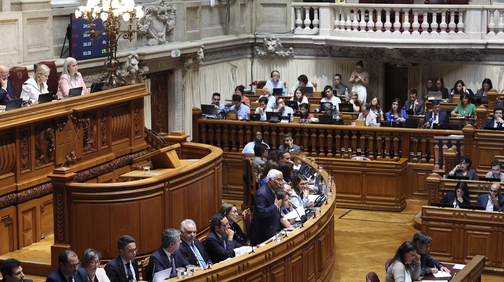 O primeiro-ministro, António Costa (C), intervém durante o debate da Moção de censura ao Governo, apresentada pelo Chega, que decorreu na Assembleia da República, em Lisboa, 19 de setembro de 2023. ANTÓNIO COTRIM/LUSA