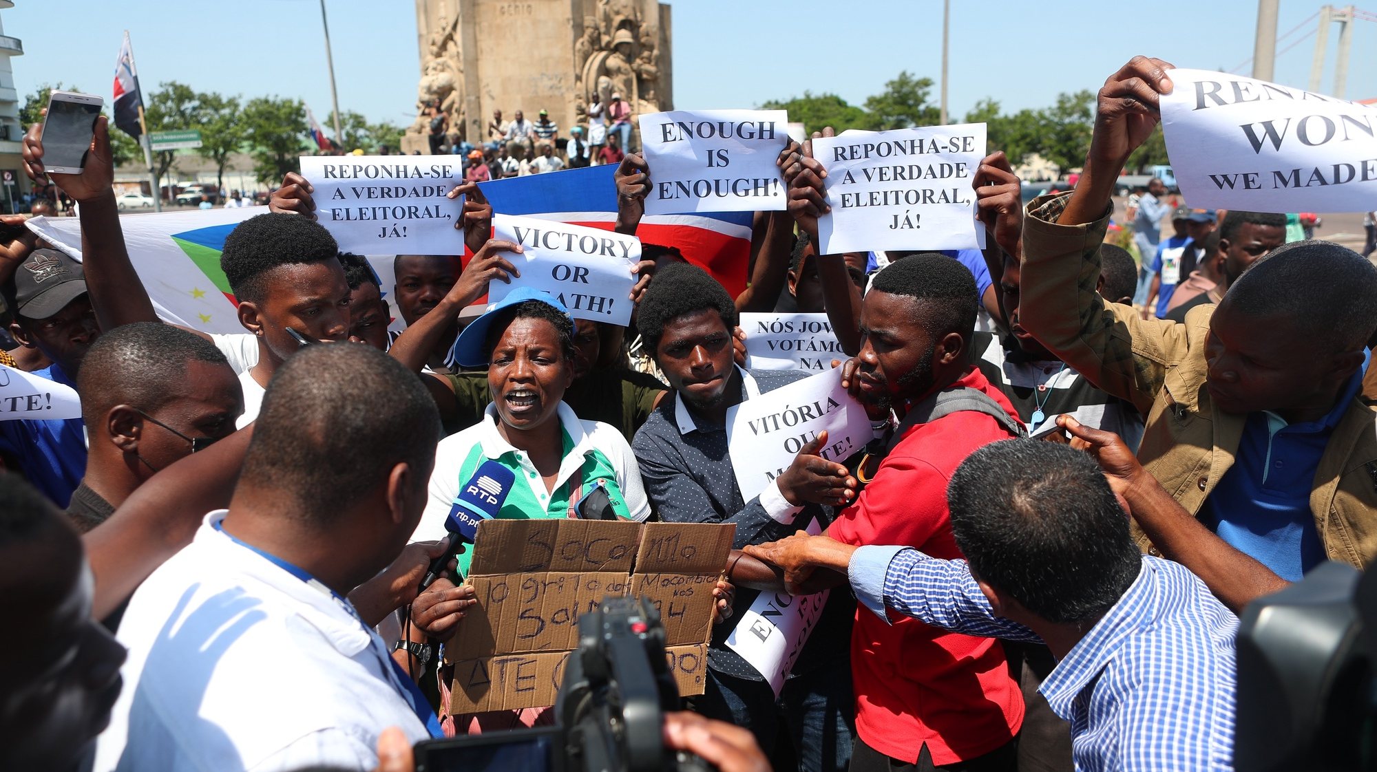 Supporters of the Mozambican National Resistance (Renamo) held a protest march in repudiation of the results of the sixth municipal elections, announced on Thursday by the National Electoral Commission, which gave victory to Frelimo, the ruling party, in 64 municipalities, Maputo, Mozambique, 27 October 2023. LUISA NHANTUMBO/LUSA