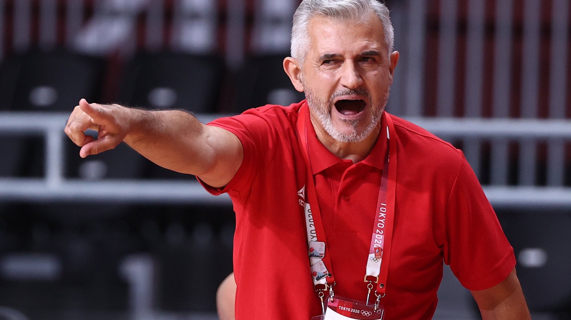 epa09379532 Head coach of Portugal Paulo Jorge Pereira reacts during the Men&#039;s Handball preliminary round match between Portugal and Denmark at the Tokyo 2020 Olympic Games at the Yoyogi National Gymnasium arena in Tokyo, Japan, 30 July 2021.  EPA/WU HONG