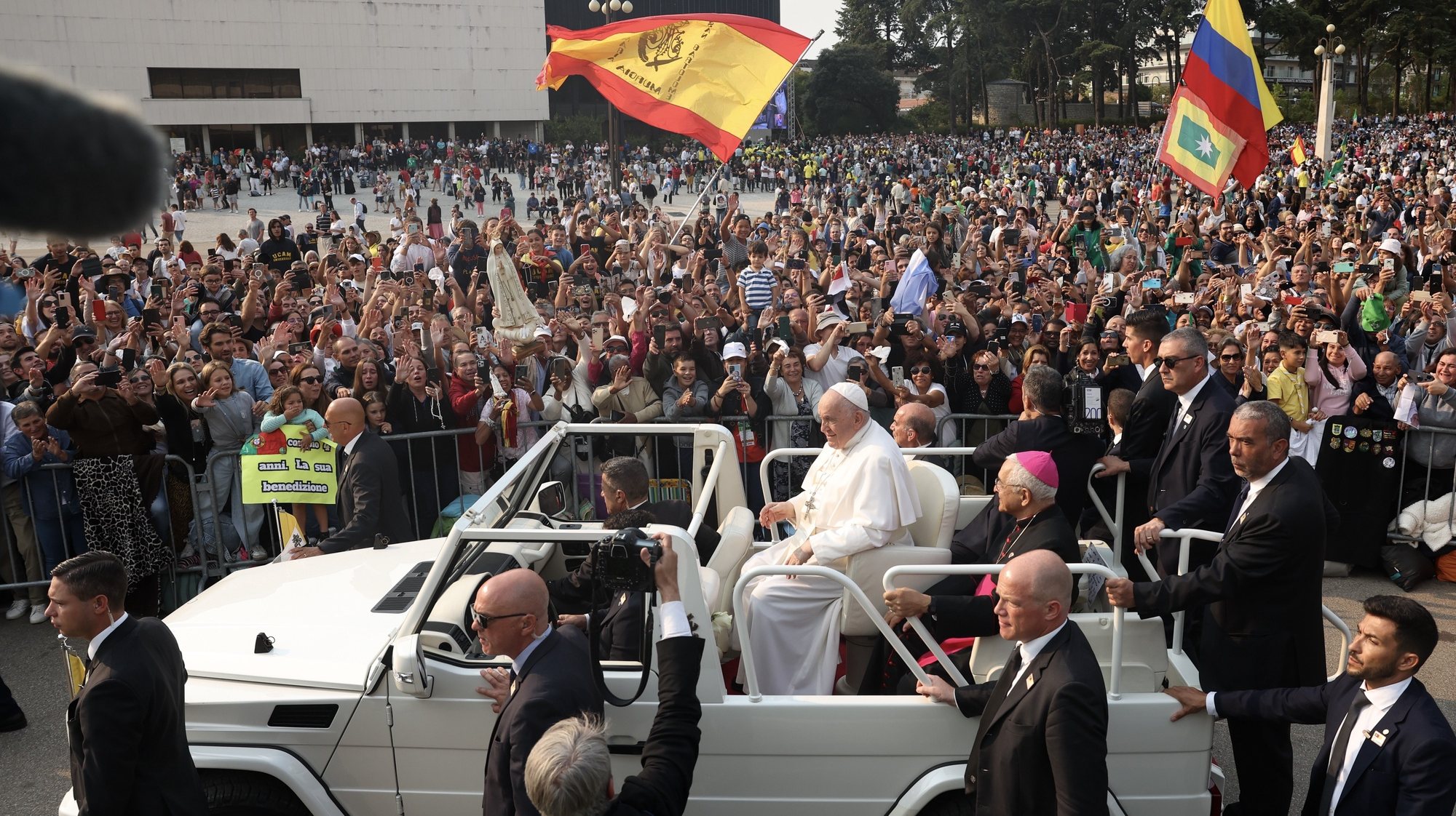 Pope Francis waves to pilgrims at Shrine of Our Lady of Fatima, in Fatima, Ourem, Portugal, 05 August 2023. The Pontiff will be in Portugal on the occasion of World Youth Day (WYD), one of the main events of the Church that gathers the Pope with youngsters from around the world, that takes place until 06 August. PAULO NOVAIS/LUSA/POOL
