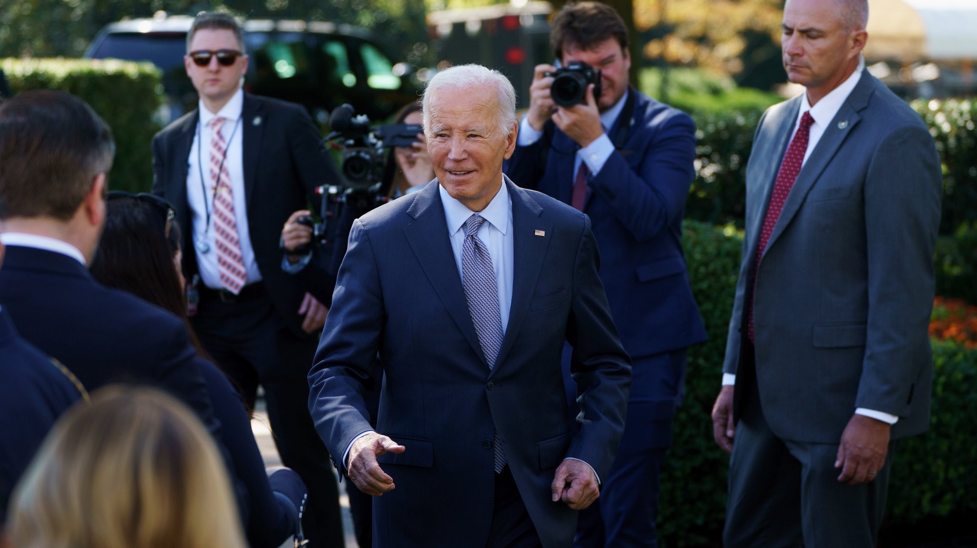 epa10913620 US President Joe Biden (C) greets visitors after delivering remarks on consumer protections in the Rose Garden of the White House in Washington, DC, USA, 11 October 2023. President Biden announced new measures targeted against hidden junk fees affecting consumers.  EPA/WILL OLIVER