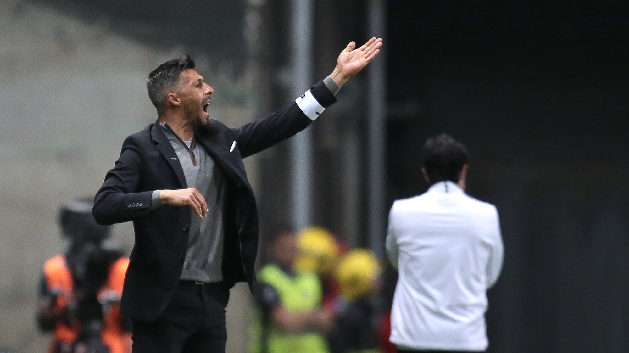 O treinador do Vitória de Guimarães, Moreno, reage durante o jogo da Primeira Liga de futebol entre o Boavista FC e o Vitória de Guimarães, disputado no Estádio do Bessa, no Porto, 07 de abril de 2023. MANUEL FERNANDO ARAÚJO/LUSA