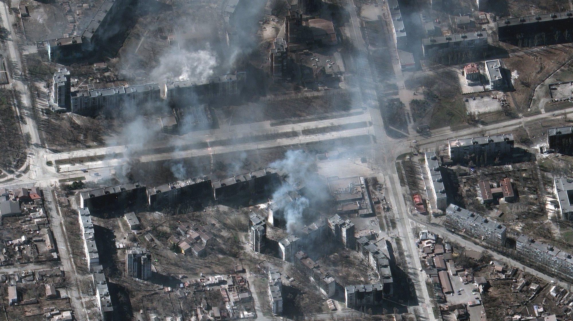 epa09843367 A handout satellite image made available by Maxar Technologies shows buildings on fire, in Mariupol, Ukraine, 22 March 2022.  Russian troops entered Ukraine on 24 February prompting the country&#039;s president to declare martial law and triggering a series of announcements by Western countries to impose severe economic sanctions on Russia.  EPA/MAXAR TECHNOLOGIES HANDOUT -- MANDATORY CREDIT: SATELLITE IMAGE 2022 MAXAR TECHNOLOGIES -- THE WATERMARK MAY NOT BE REMOVED/CROPPED -- HANDOUT EDITORIAL USE ONLY/NO SALES