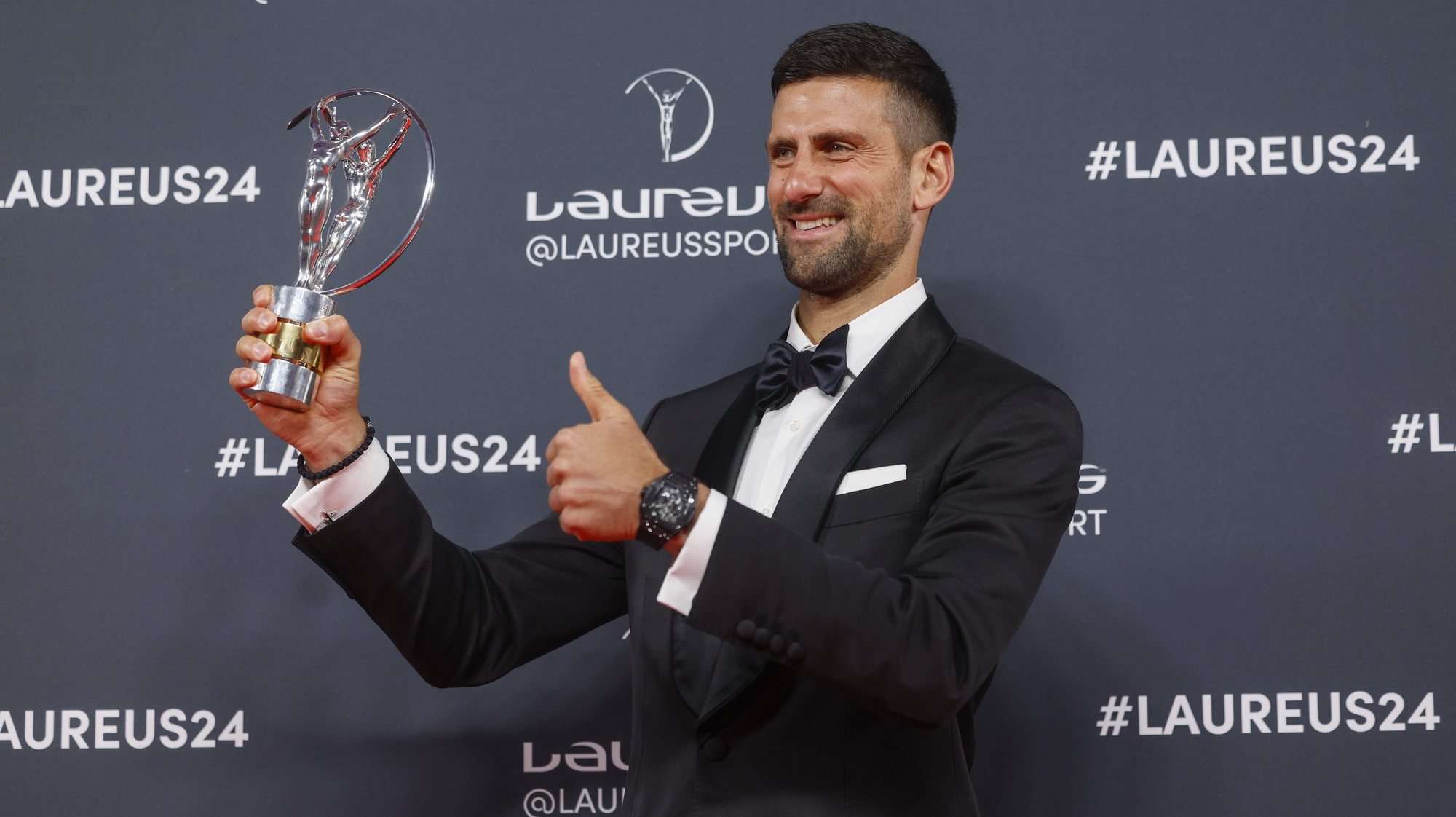 epa11294683 Serbian tennis player Novak Djokovic poses for photographers after receiving the &#039;2024 Laureus World Sportsman of the Year&#039; award during the 2024 Laureus World Sports Awards ceremony, in Madrid, Spain, 22 April 2024.  EPA/JUANJO MARTIN