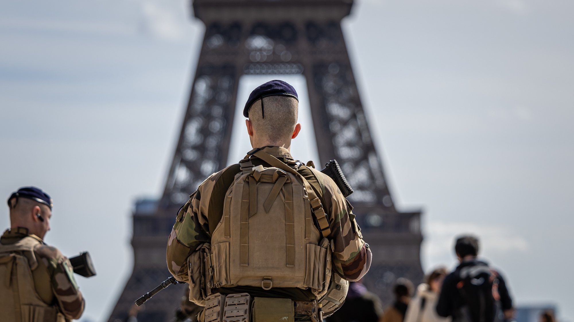 epa11242812 French soldiers patrol near the Eiffel Tower as part of the national security plan &#039;Vigipirate&#039;, in Paris, France, 25 March 2024. The French government decided to increase the security alert system &#039;Vigipirate&#039; to the highest level after Islamic State (IS) group claimed responsibility for the attack in Moscow and the threats weighing on France, Prime Minister Gabriel Attal said in a post on social media platform X (formerly Twitter) on 24 March.  EPA/CHRISTOPHE PETIT TESSON