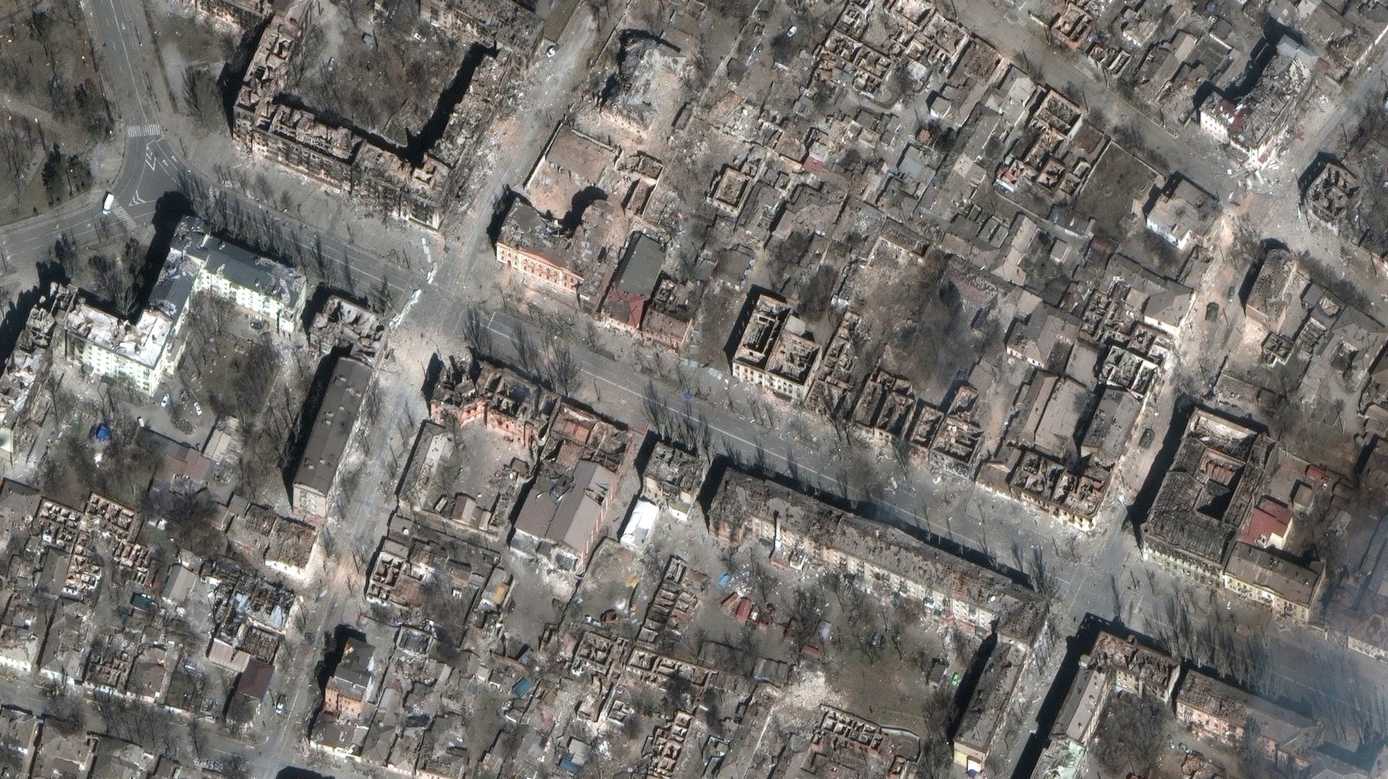 epa09859619 A handout satellite image made available by Maxar Technologies shows destruction of homes and buildings in Mariupol, Ukraine, 29 March 2022.  EPA/MAXAR TECHNOLOGIES HANDOUT -- MANDATORY CREDIT: SATELLITE IMAGE 2022 MAXAR TECHNOLOGIES -- THE WATERMARK MAY NOT BE REMOVED/CROPPED -- HANDOUT EDITORIAL USE ONLY/NO SALES