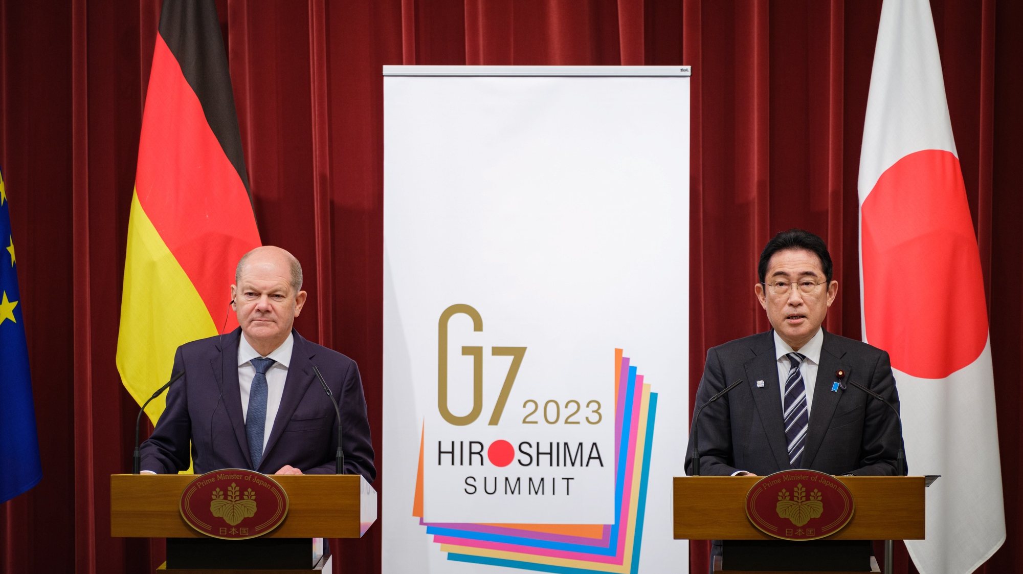 epa10529675 German Chancellor Olaf Scholz (L) and Japan&#039;s Prime Minister Fumio Kishida (R) attend a press conference after the Germany-Japan Summit at prime minister&#039;s official residence in Tokyo, Japan, 18 March 2023.  EPA/NICOLAS DATICHE / POOL