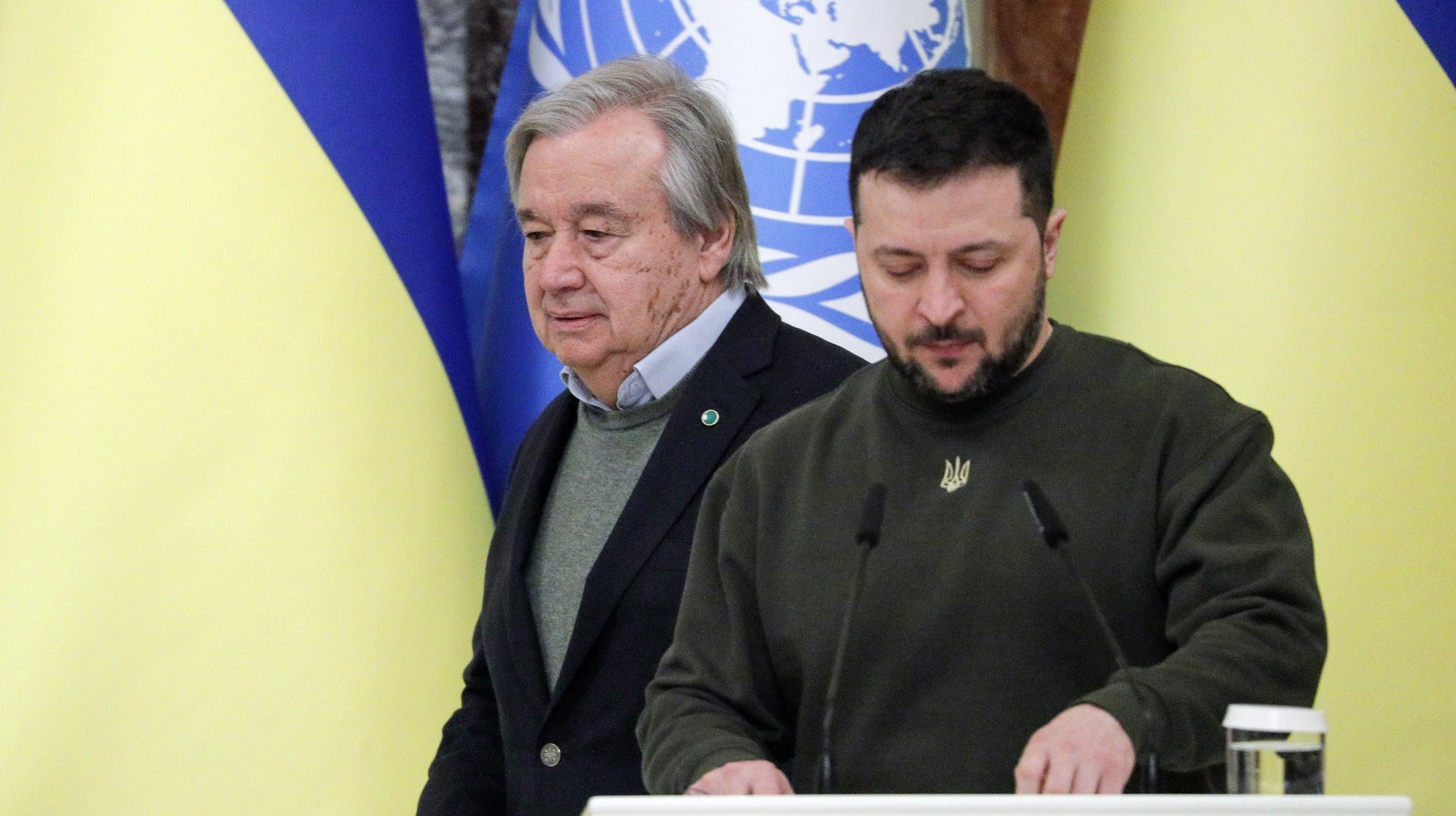 epa10509433 Ukraine&#039;s President Volodymyr Zelensky (R) and UN Secretary-General Antonio Guterres (L) attend a joint press conference following their meeting in Kyiv, Ukraine, 08 March 2023. Antonio Guterres arrived in Ukraine to meet with top officials amid Russia&#039;s invasion and discuss the further implementation of the &#039;grain agreement&#039;.  EPA/SERGEY DOLZHENKO